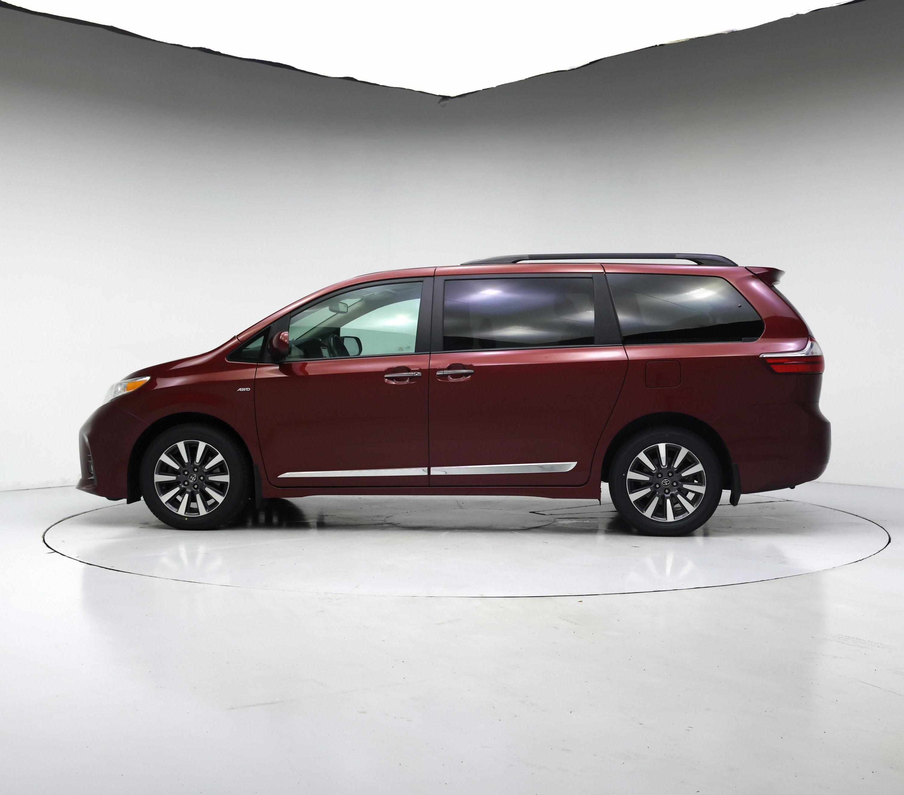 Thumbnail: 2018 Toyota Sienna - 3