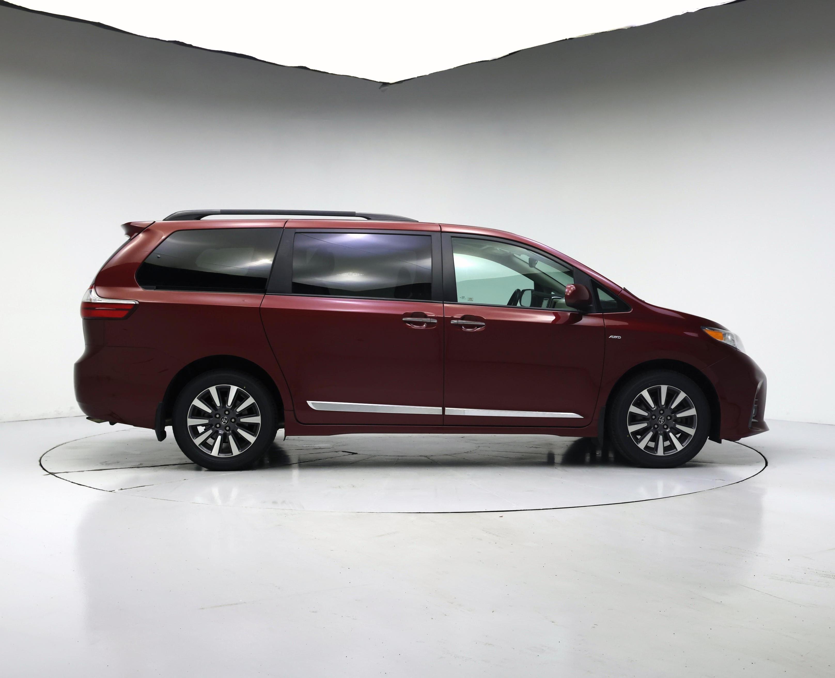 Thumbnail: 2018 Toyota Sienna - 7