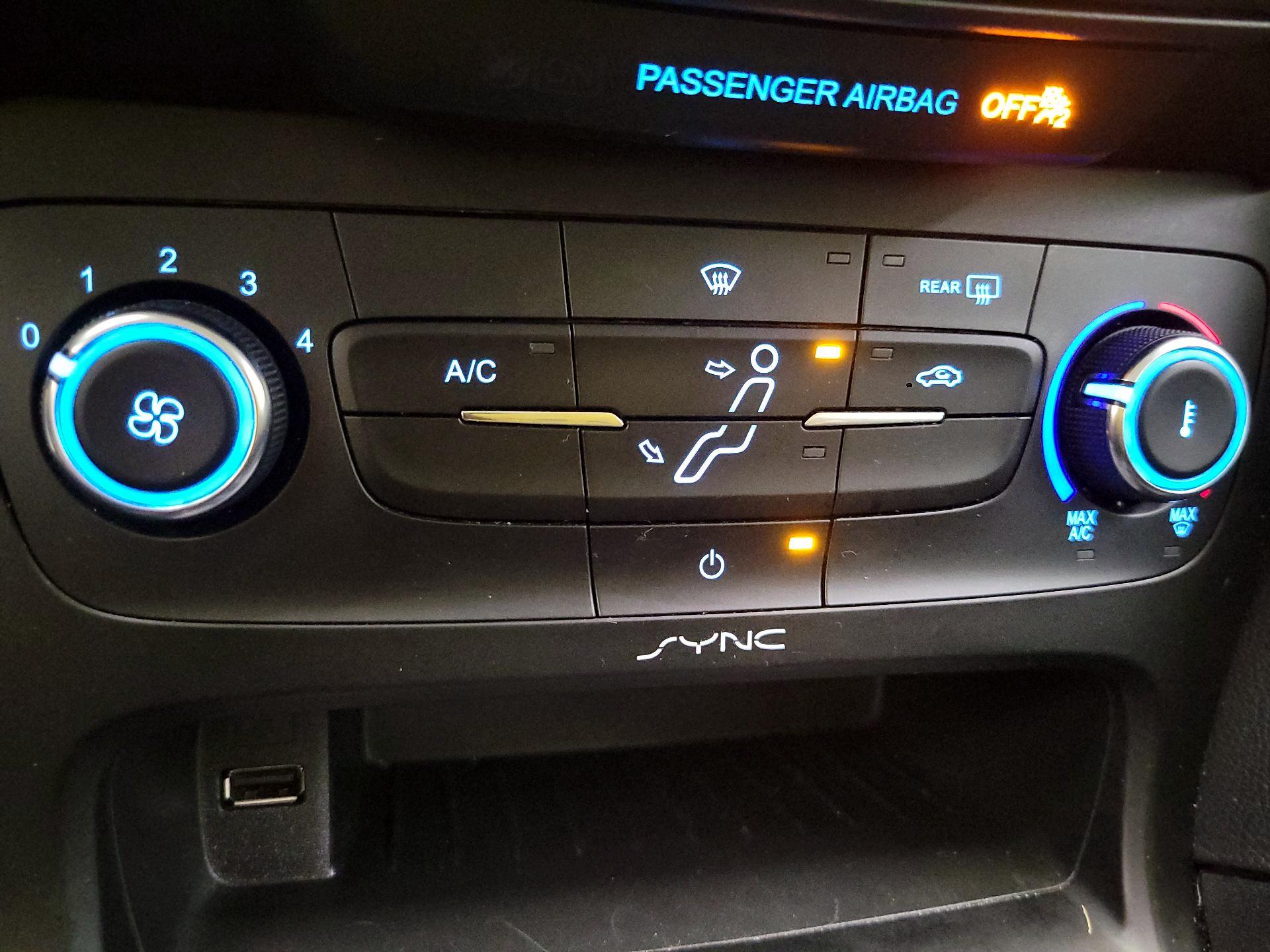 Thumbnail: 2016 Ford Focus - 16