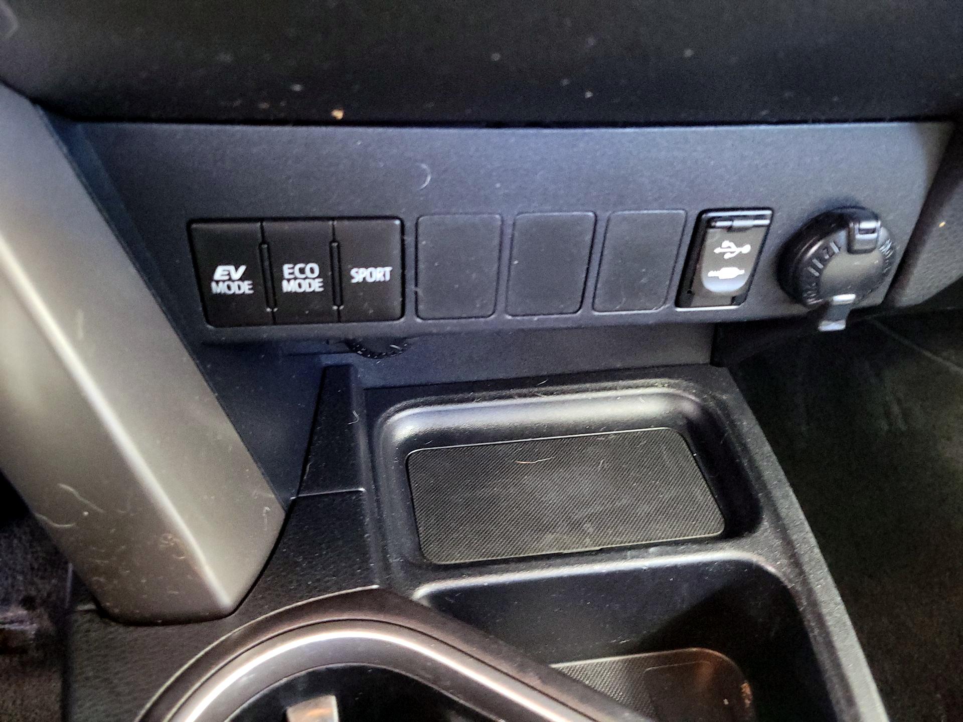 Thumbnail: 2016 Toyota RAV4 - 18