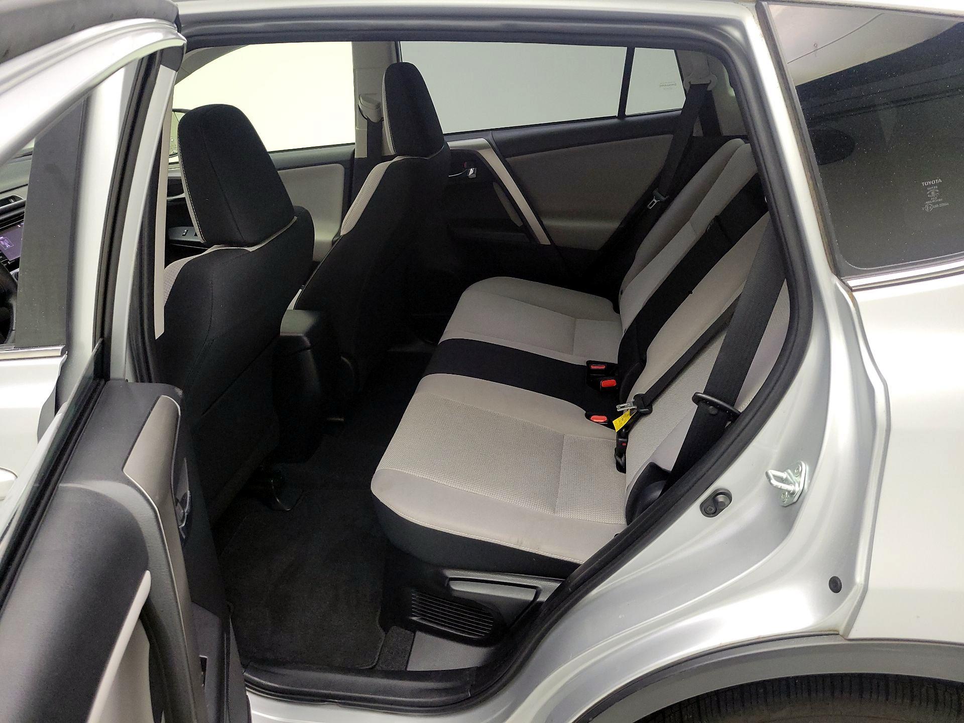Thumbnail: 2016 Toyota RAV4 - 20