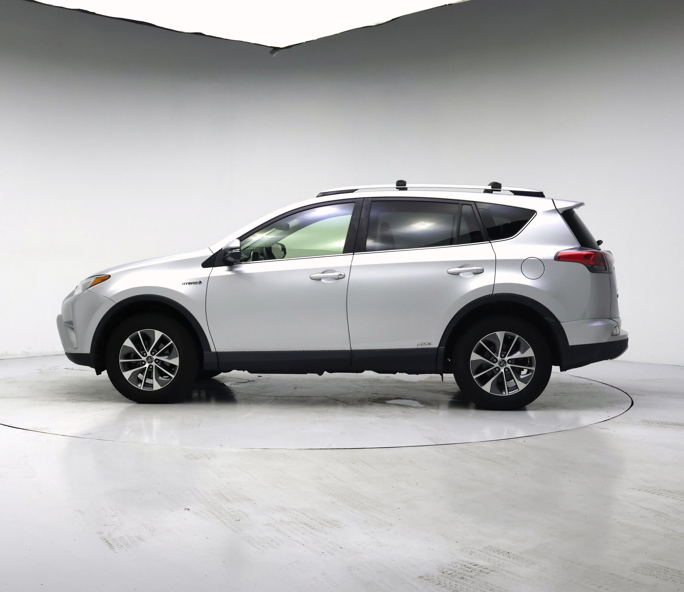 Thumbnail: 2016 Toyota RAV4 - 3