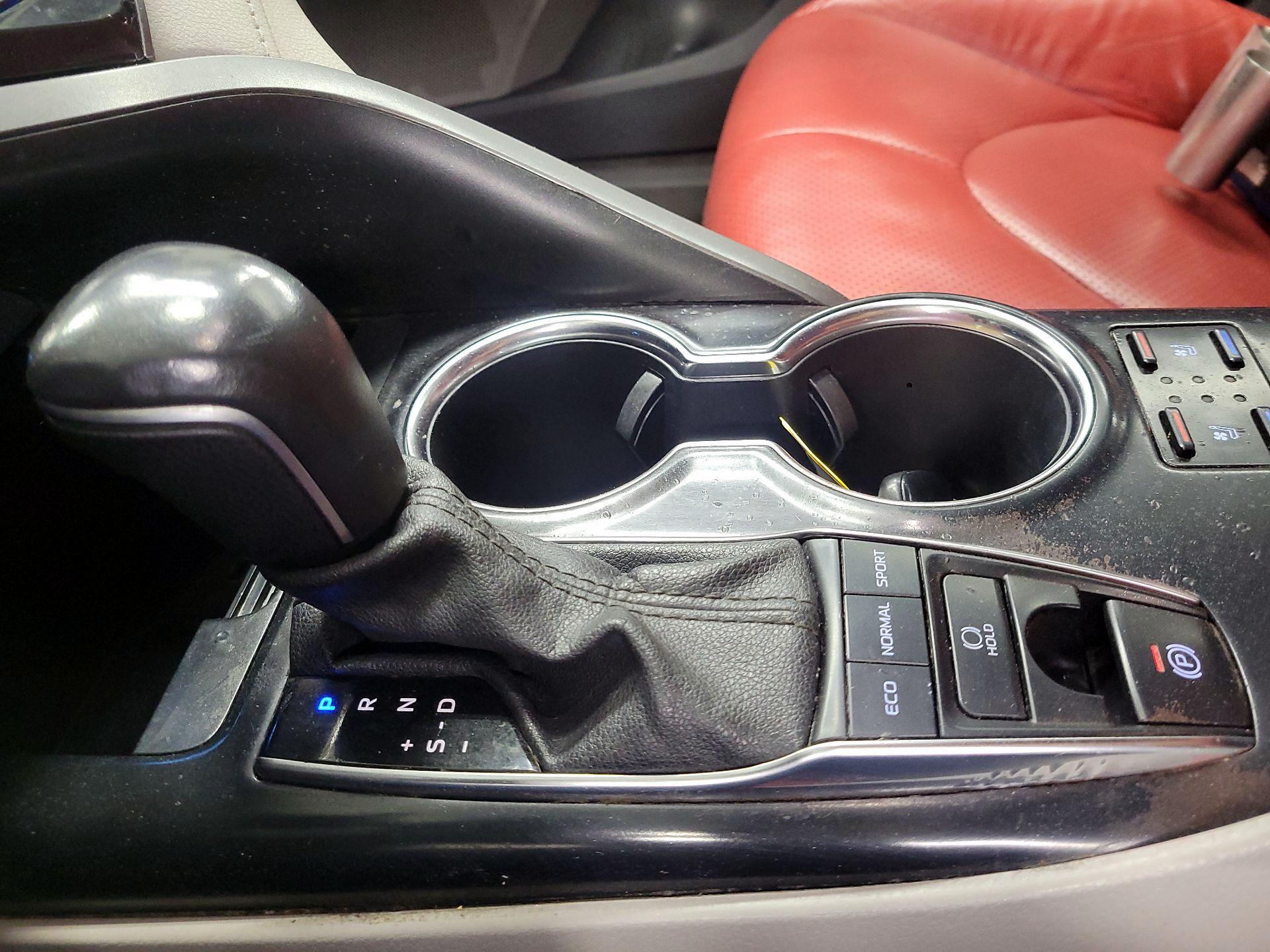 Thumbnail: 2020 Toyota Camry - 18