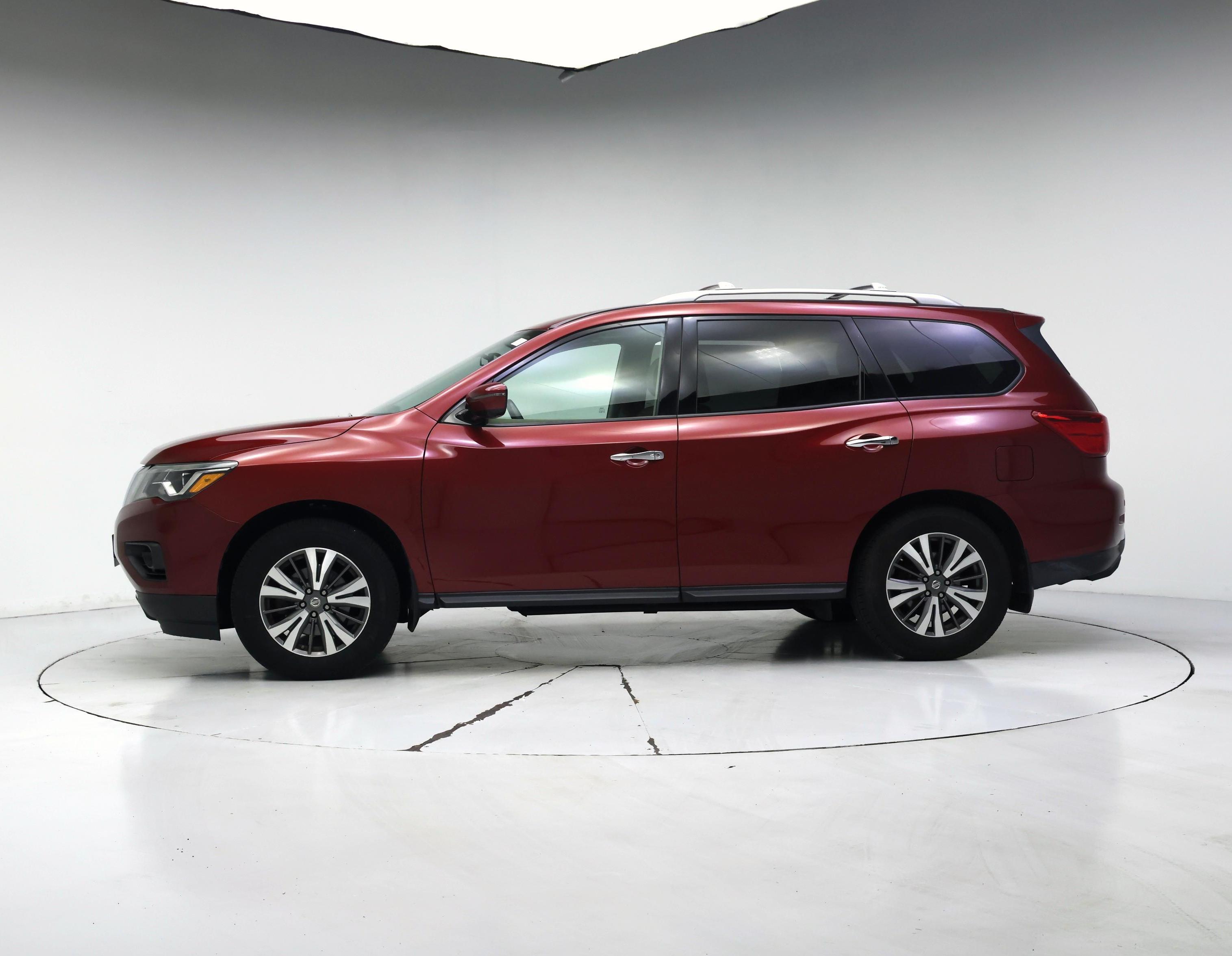 Thumbnail: 2017 Nissan Pathfinder - 3
