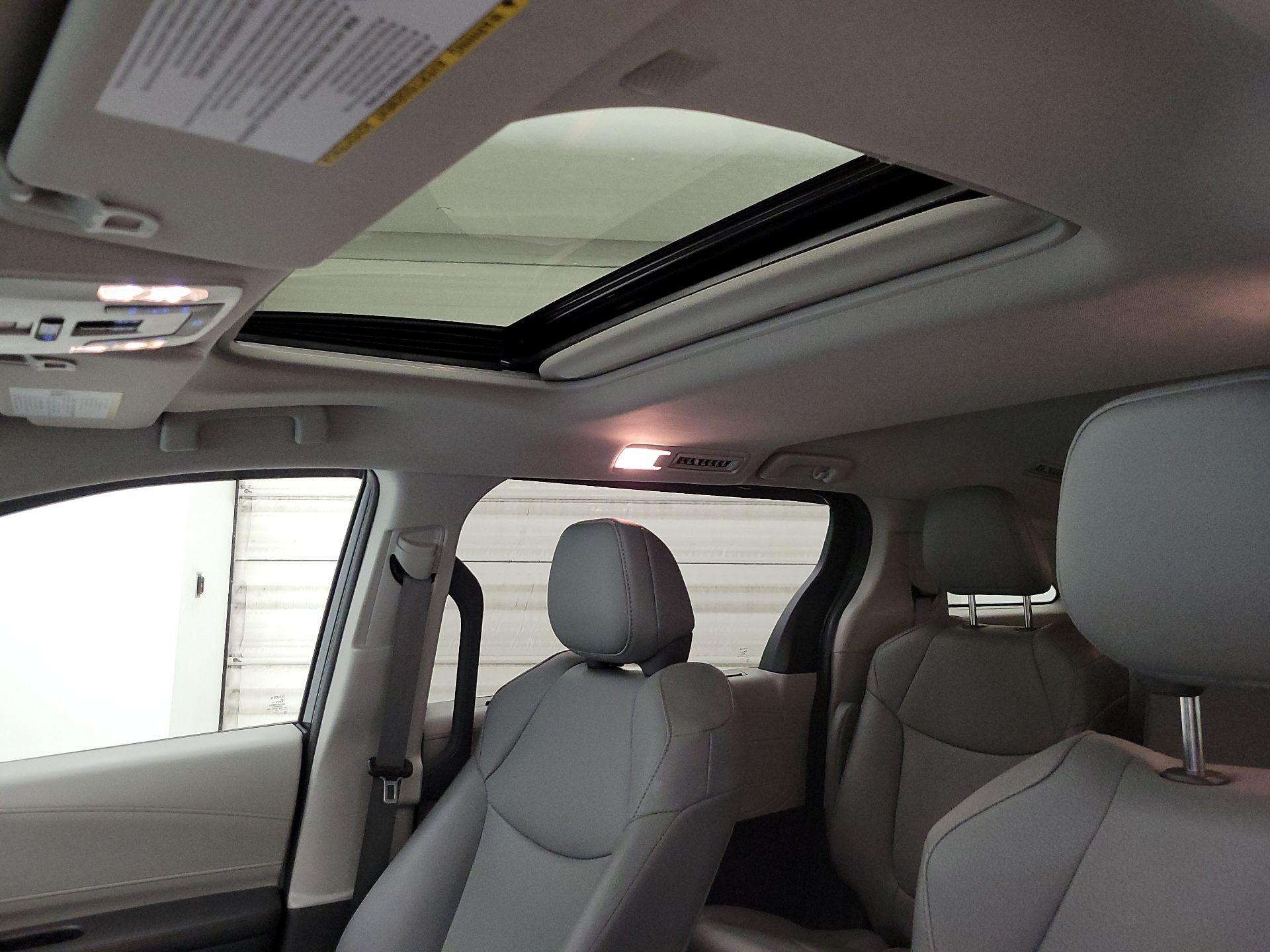 Thumbnail: 2022 Toyota Sienna - 19