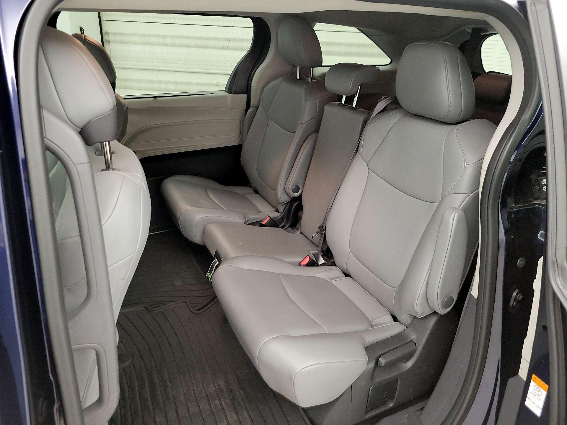 Thumbnail: 2022 Toyota Sienna - 20