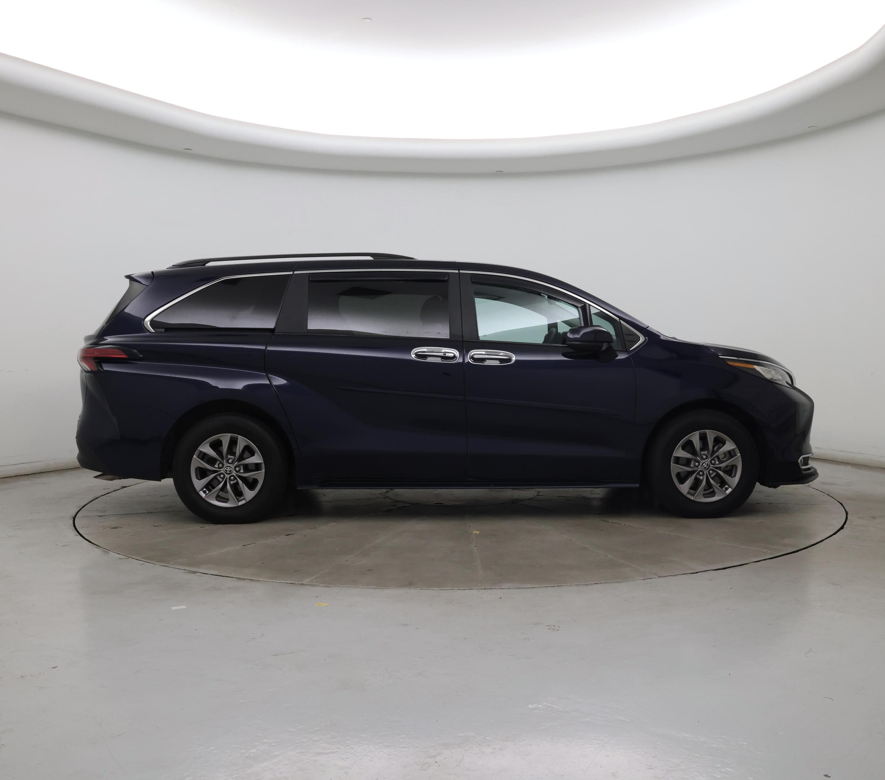 Thumbnail: 2022 Toyota Sienna - 7