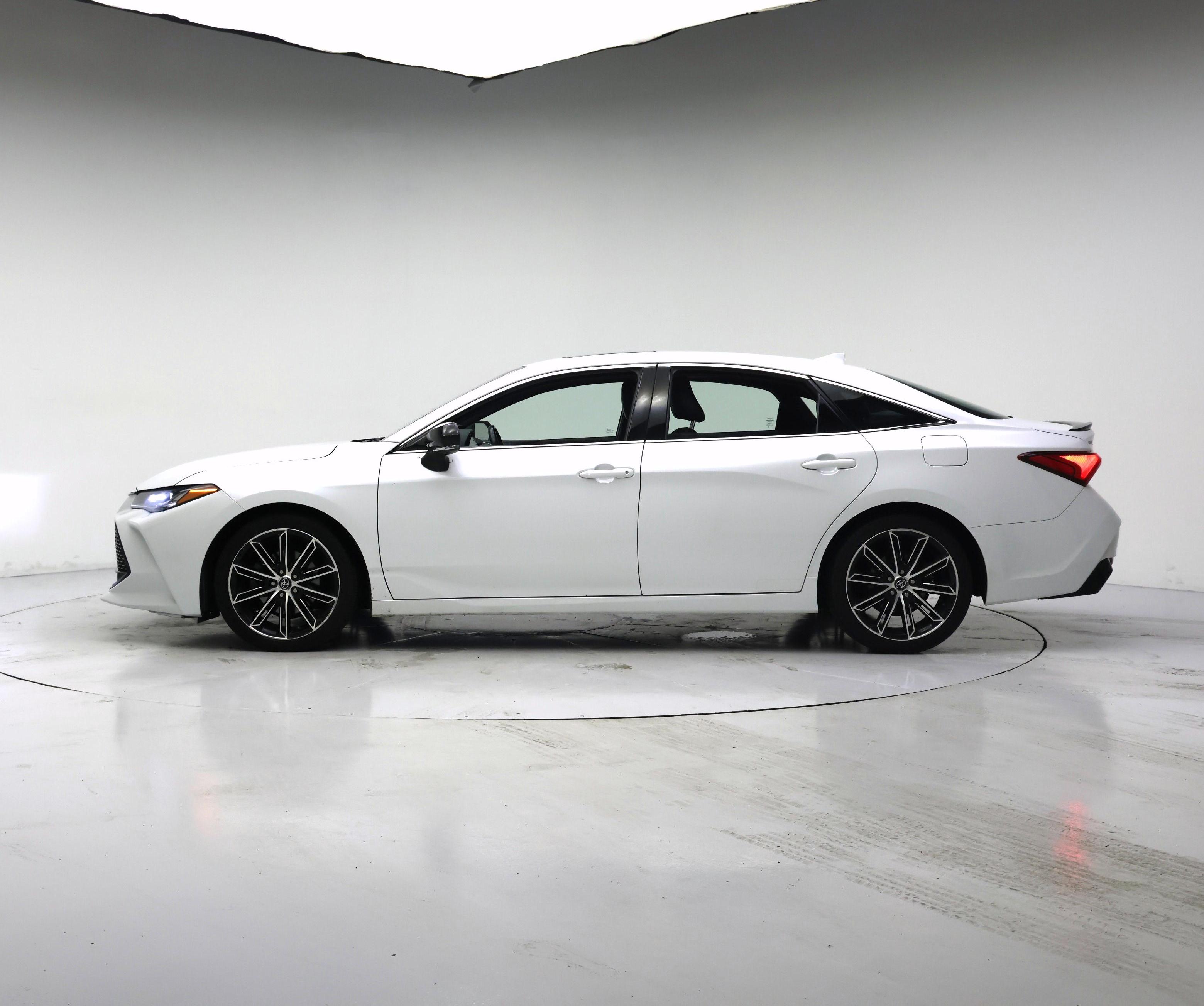 Thumbnail: 2019 Toyota Avalon - 3