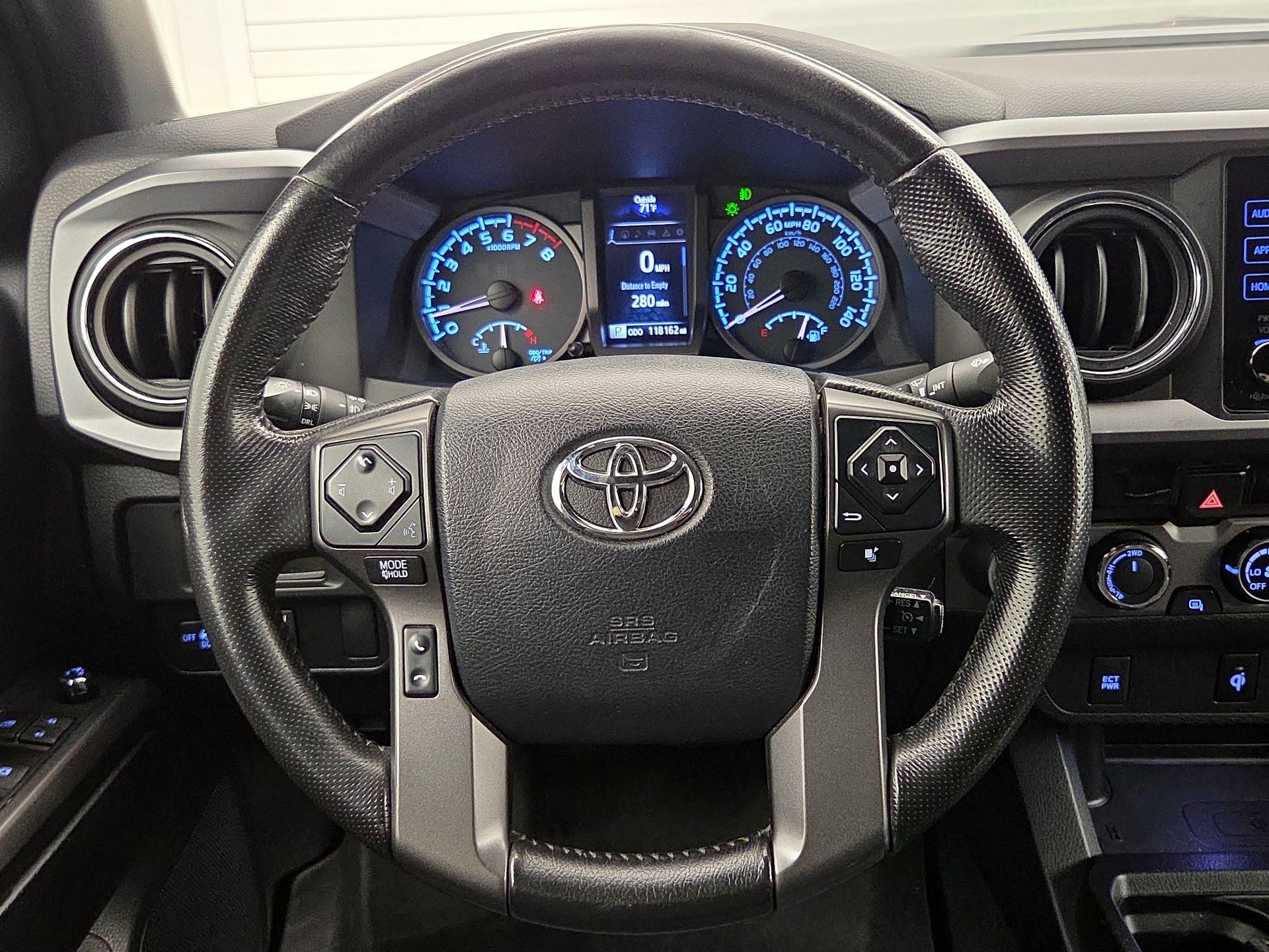 Thumbnail: 2016 Toyota Tacoma - 10