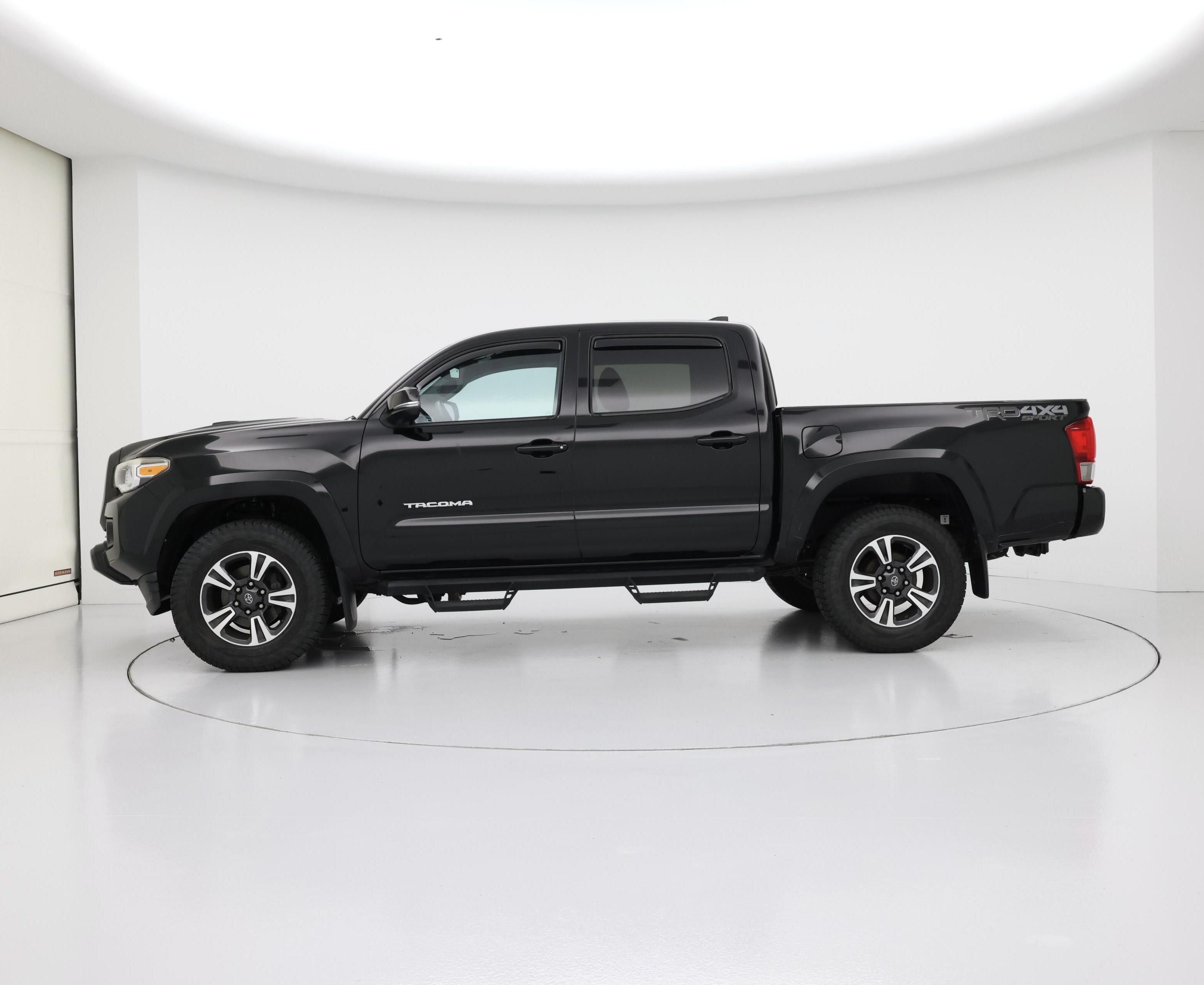 Thumbnail: 2016 Toyota Tacoma - 3