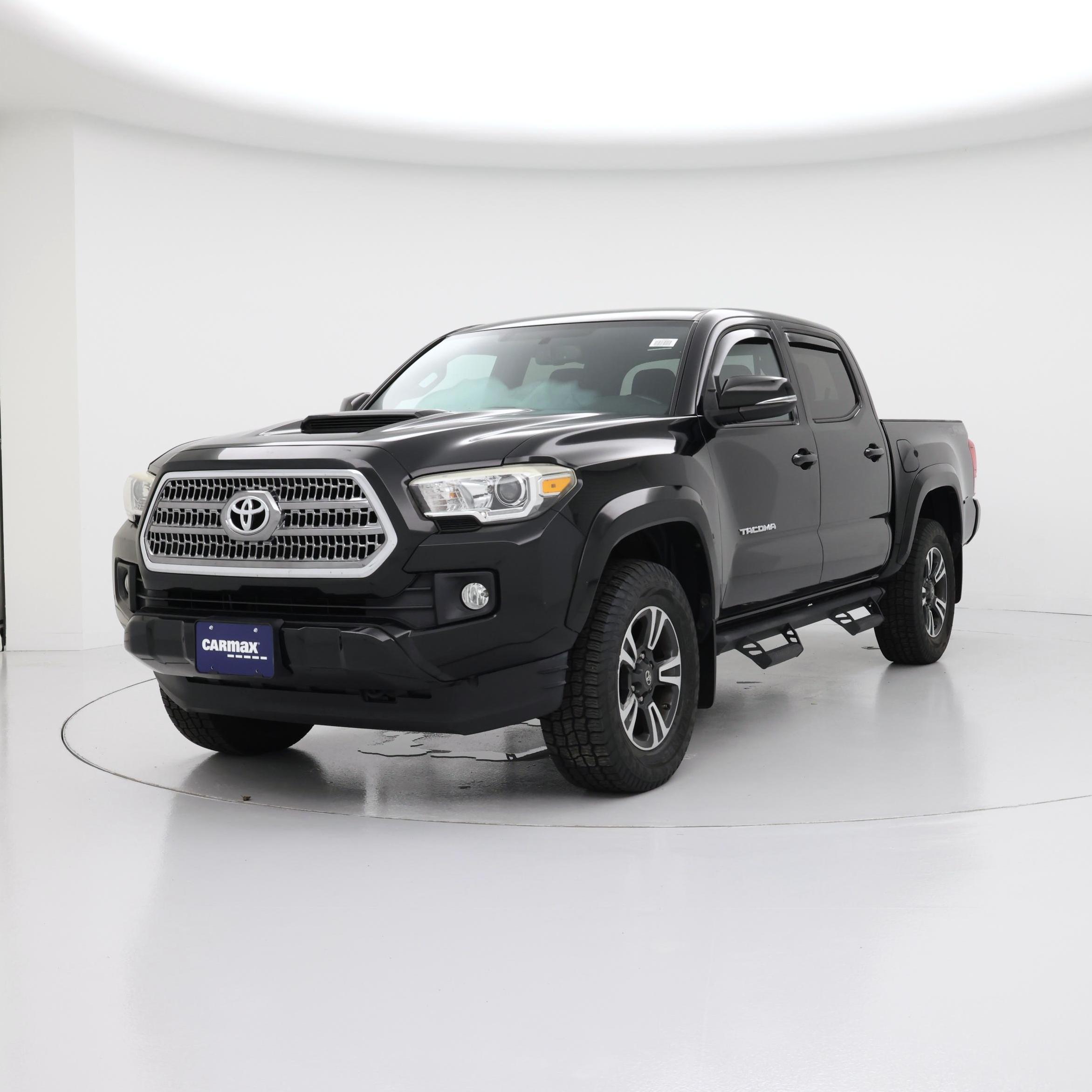 Thumbnail: 2016 Toyota Tacoma - 4