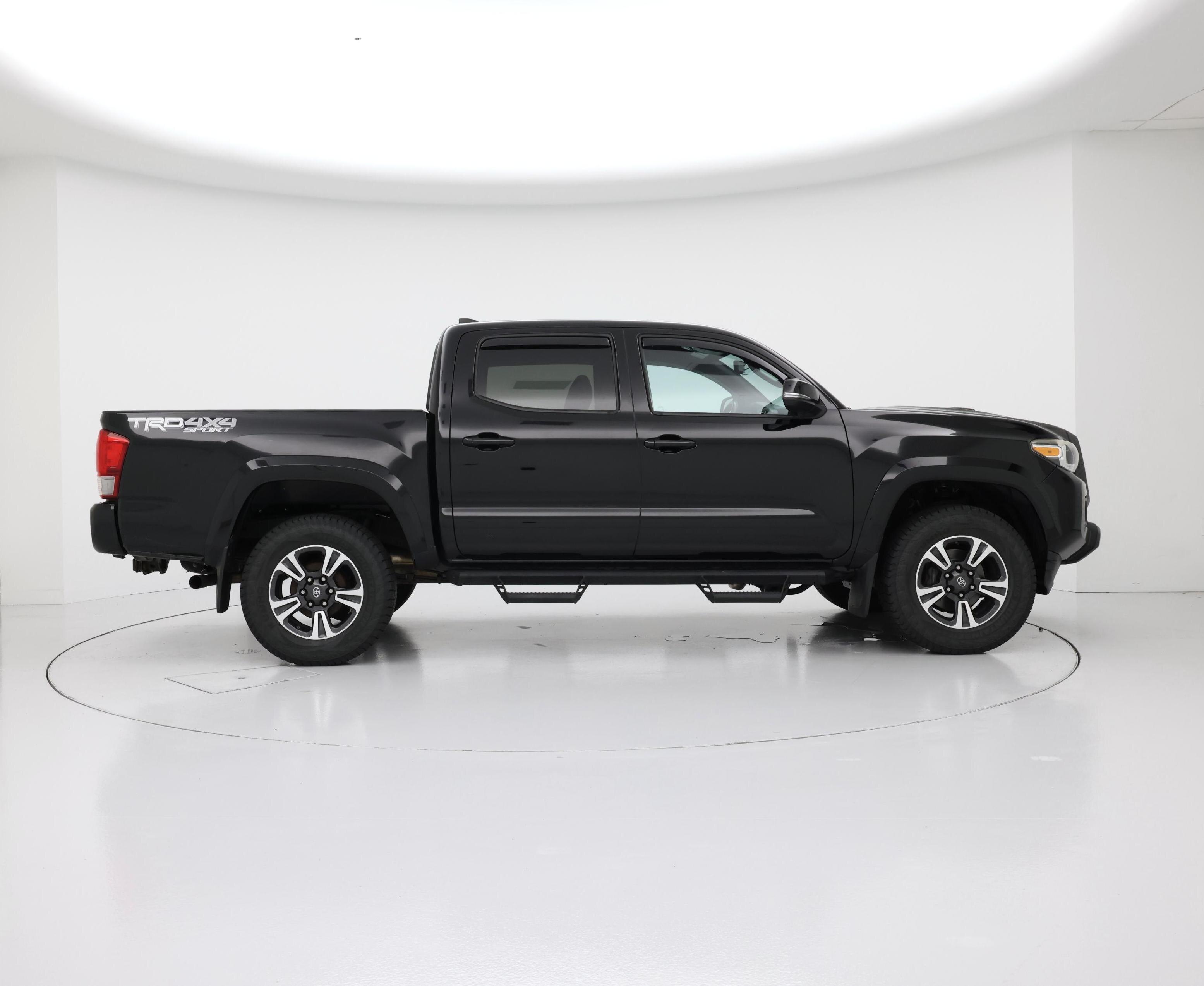 Thumbnail: 2016 Toyota Tacoma - 7