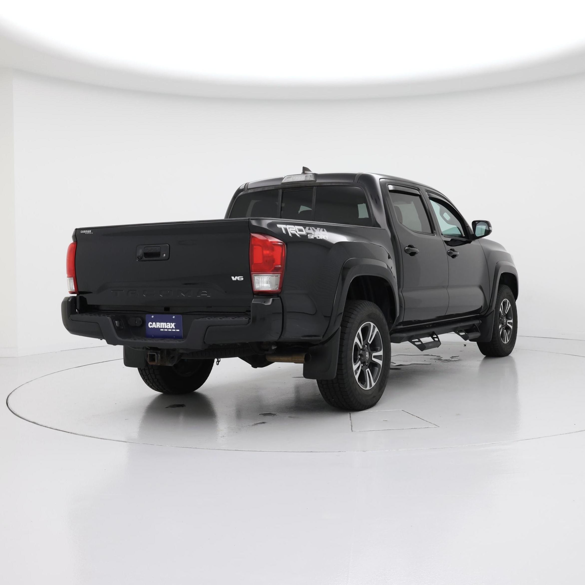 Thumbnail: 2016 Toyota Tacoma - 8