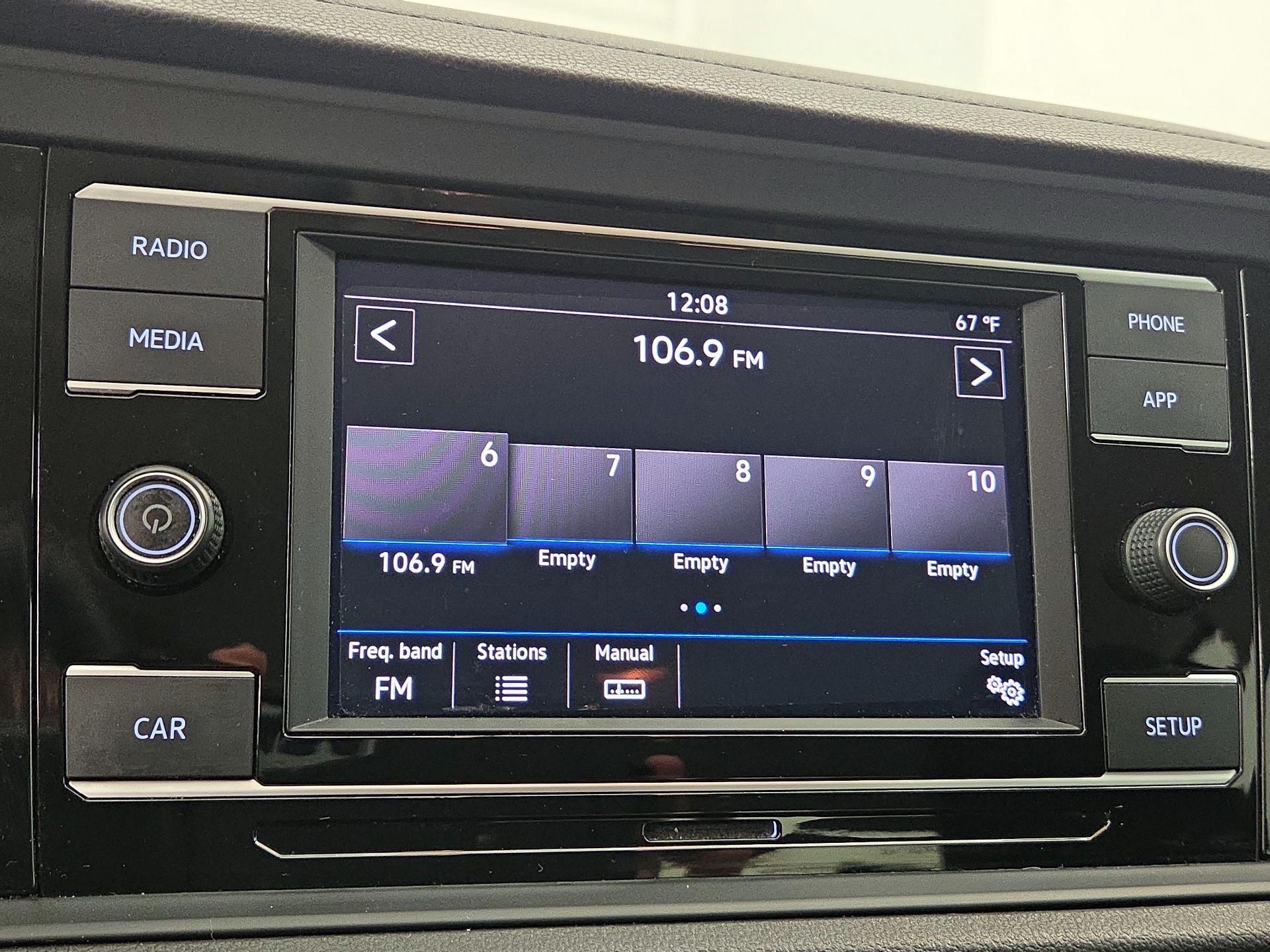 Thumbnail: 2019 Volkswagen Jetta - 15