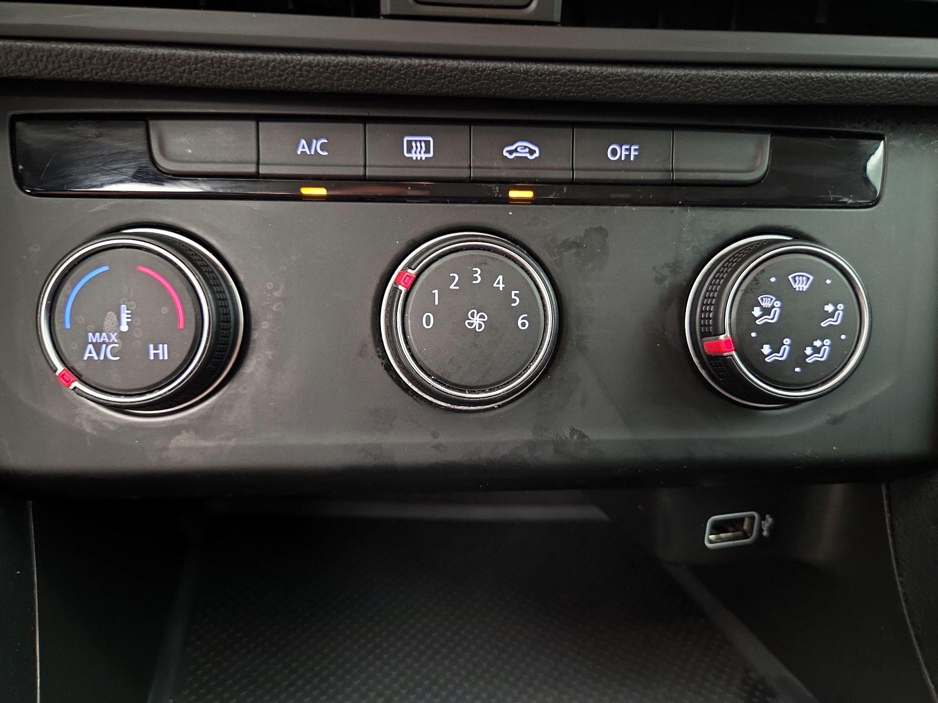 Thumbnail: 2019 Volkswagen Jetta - 16