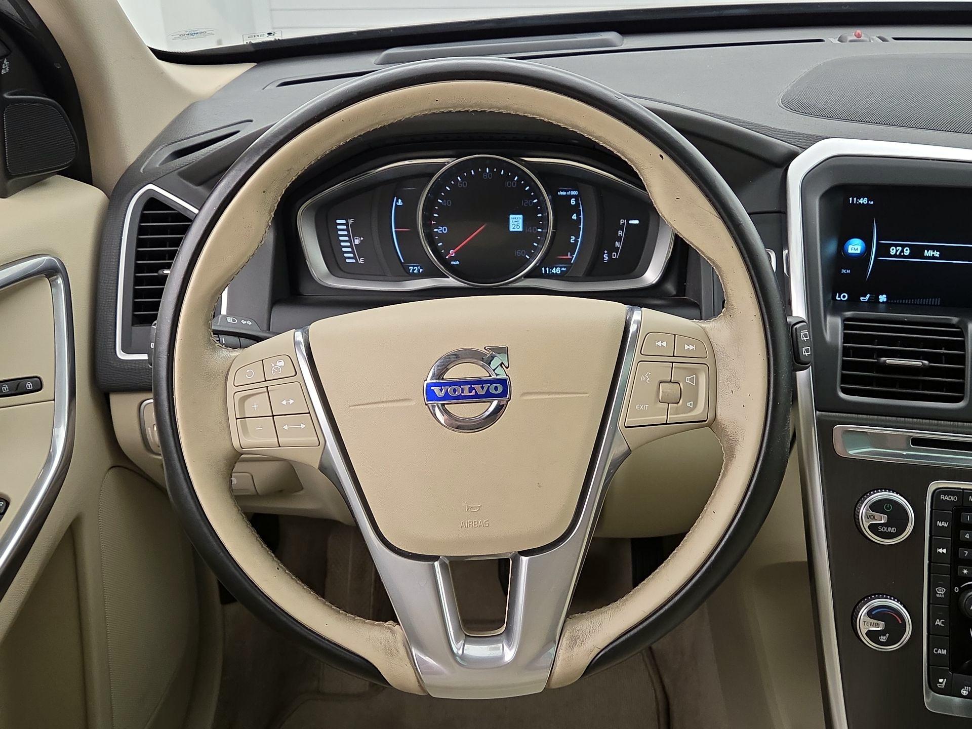 Thumbnail: 2016 Volvo XC60 - 10