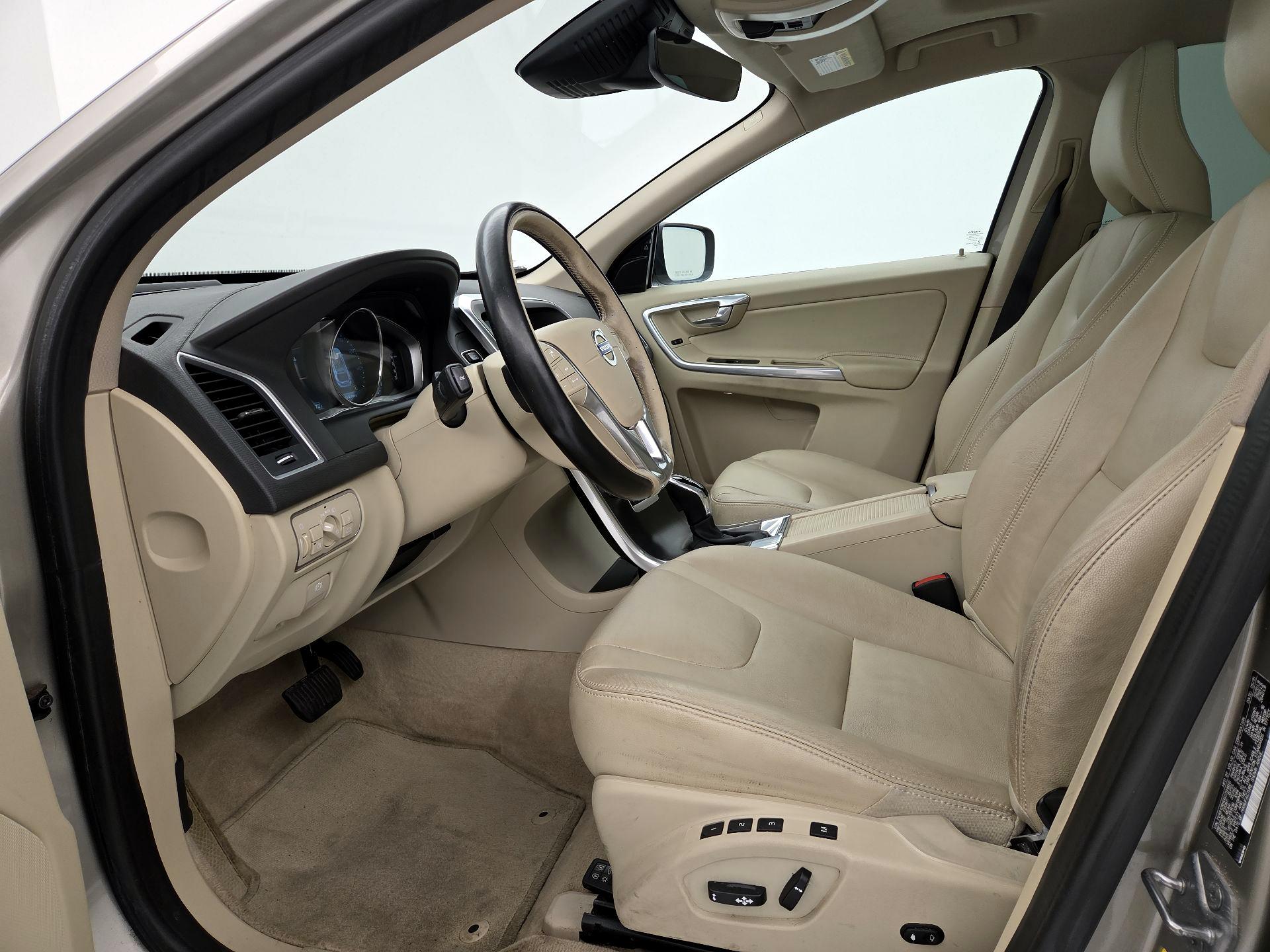 Thumbnail: 2016 Volvo XC60 - 11