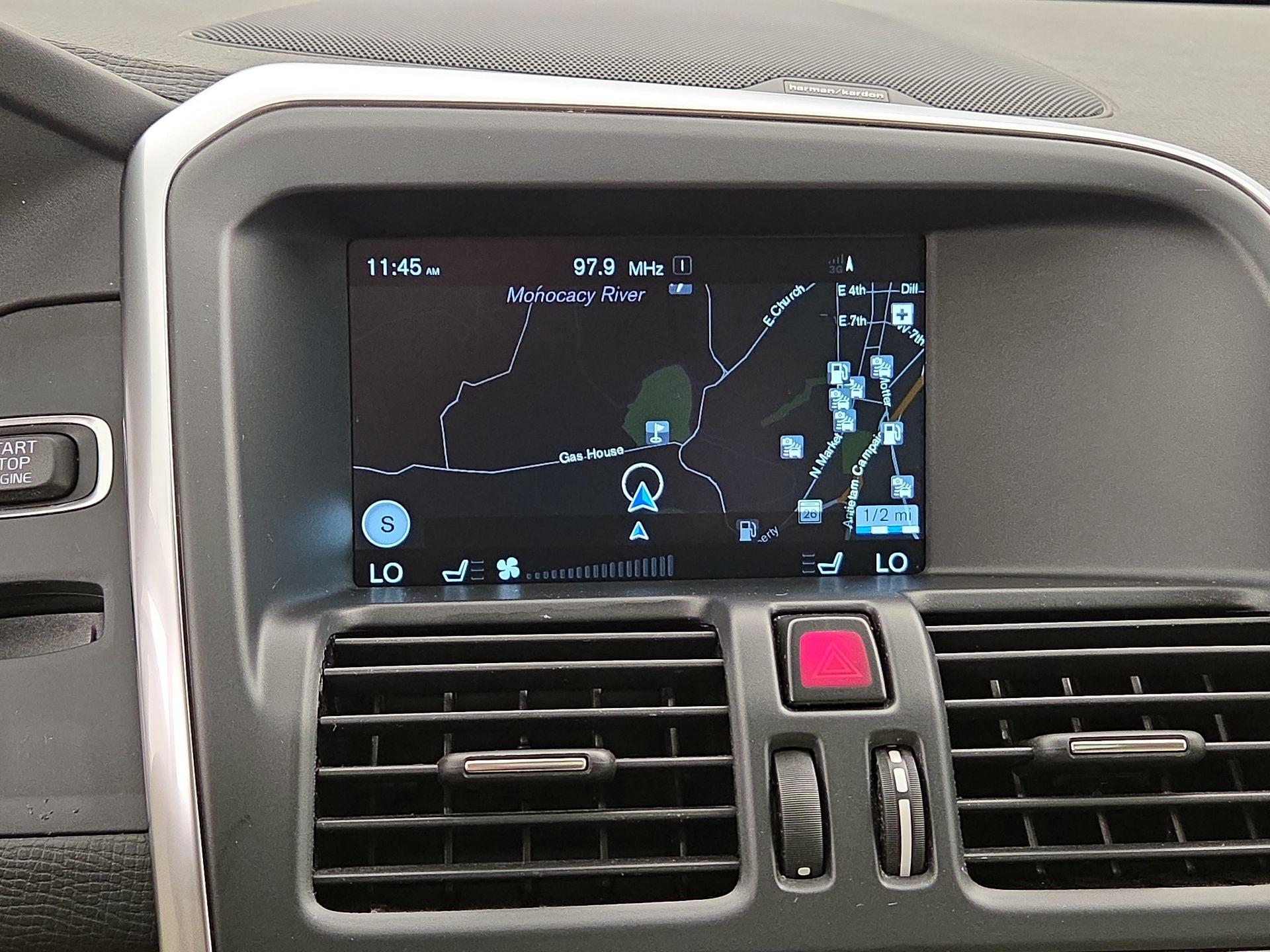 Thumbnail: 2016 Volvo XC60 - 14