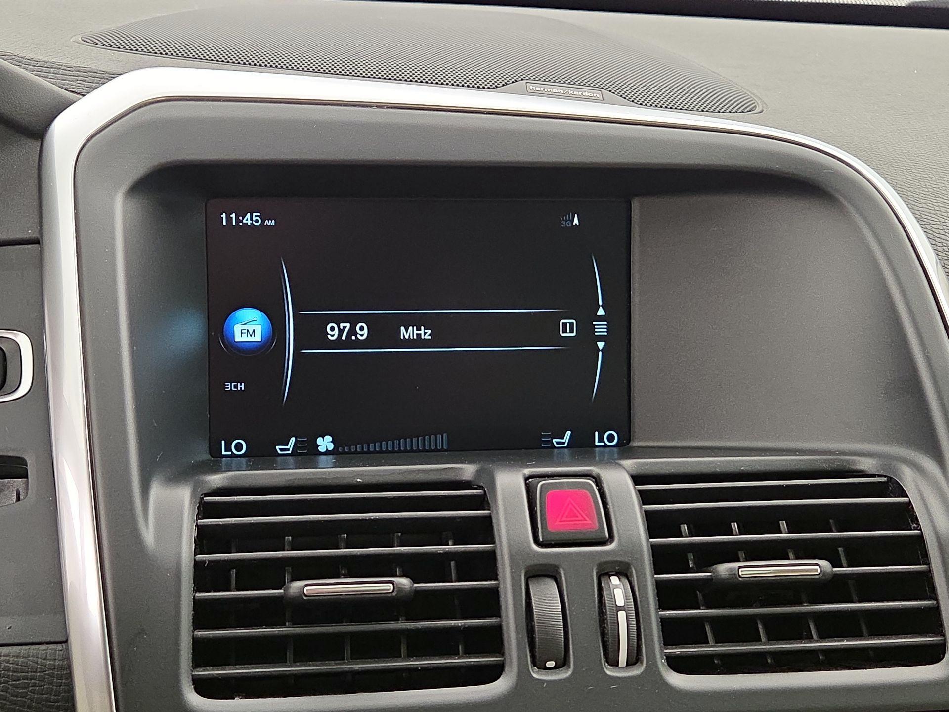 Thumbnail: 2016 Volvo XC60 - 16