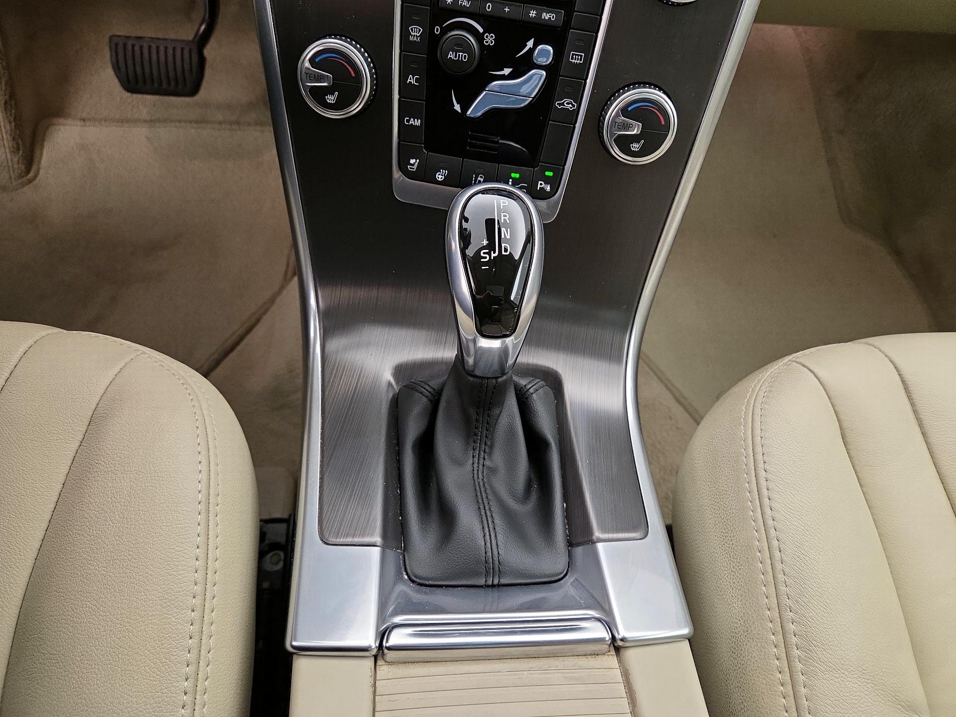 Thumbnail: 2016 Volvo XC60 - 18