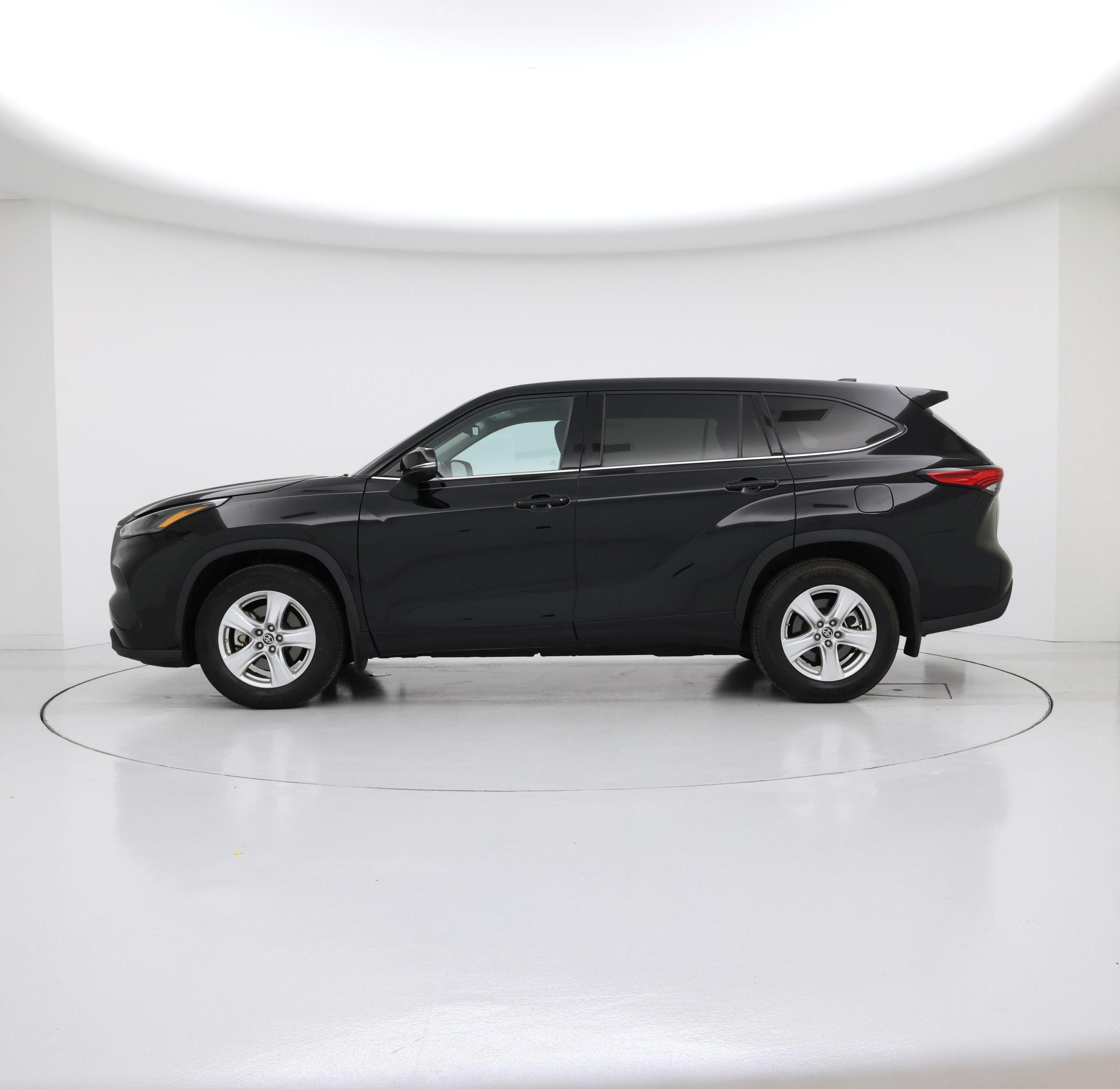 Thumbnail: 2022 Toyota Highlander - 3
