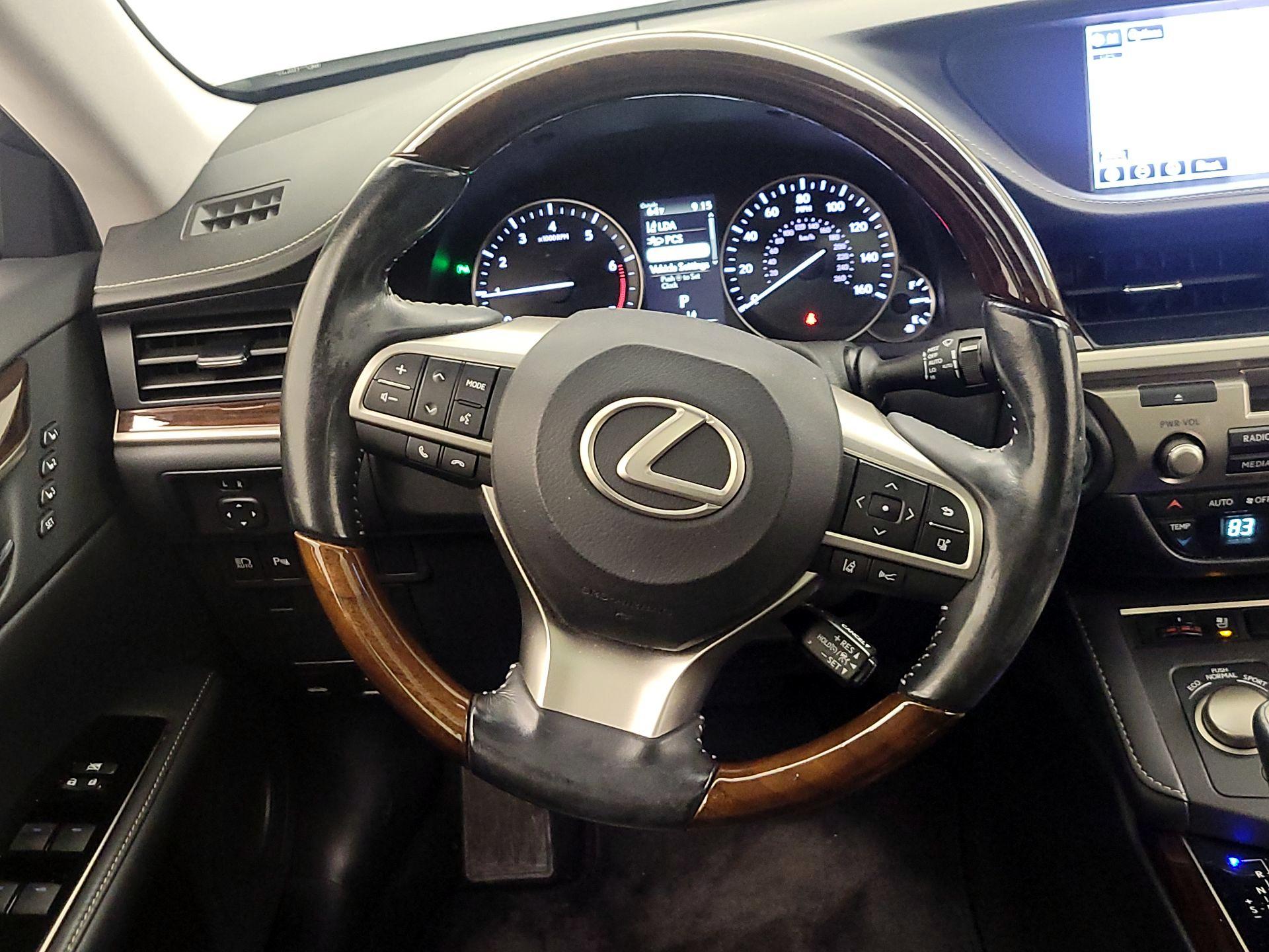 Thumbnail: 2016 Lexus ES - 10