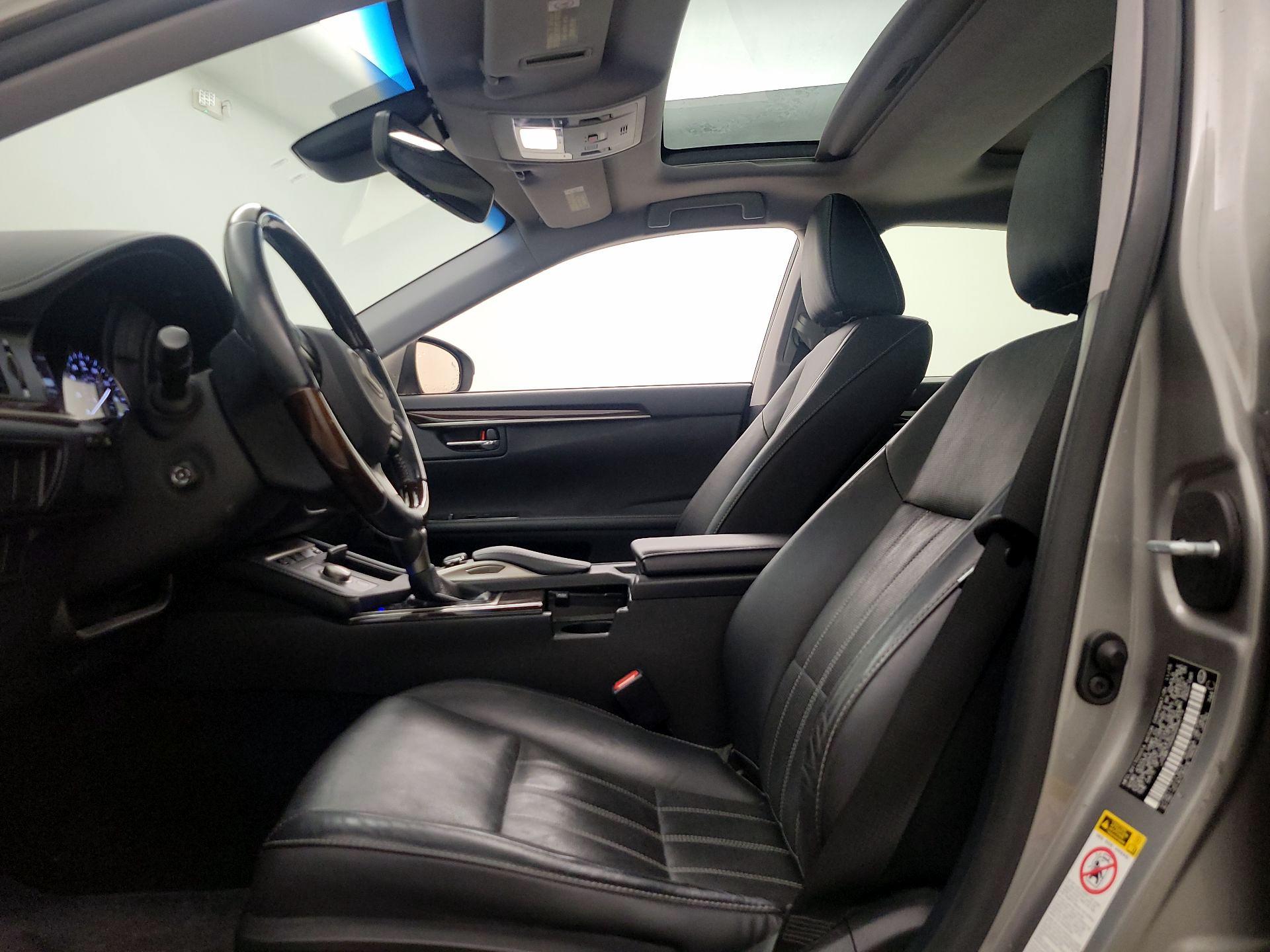 Thumbnail: 2016 Lexus ES - 11