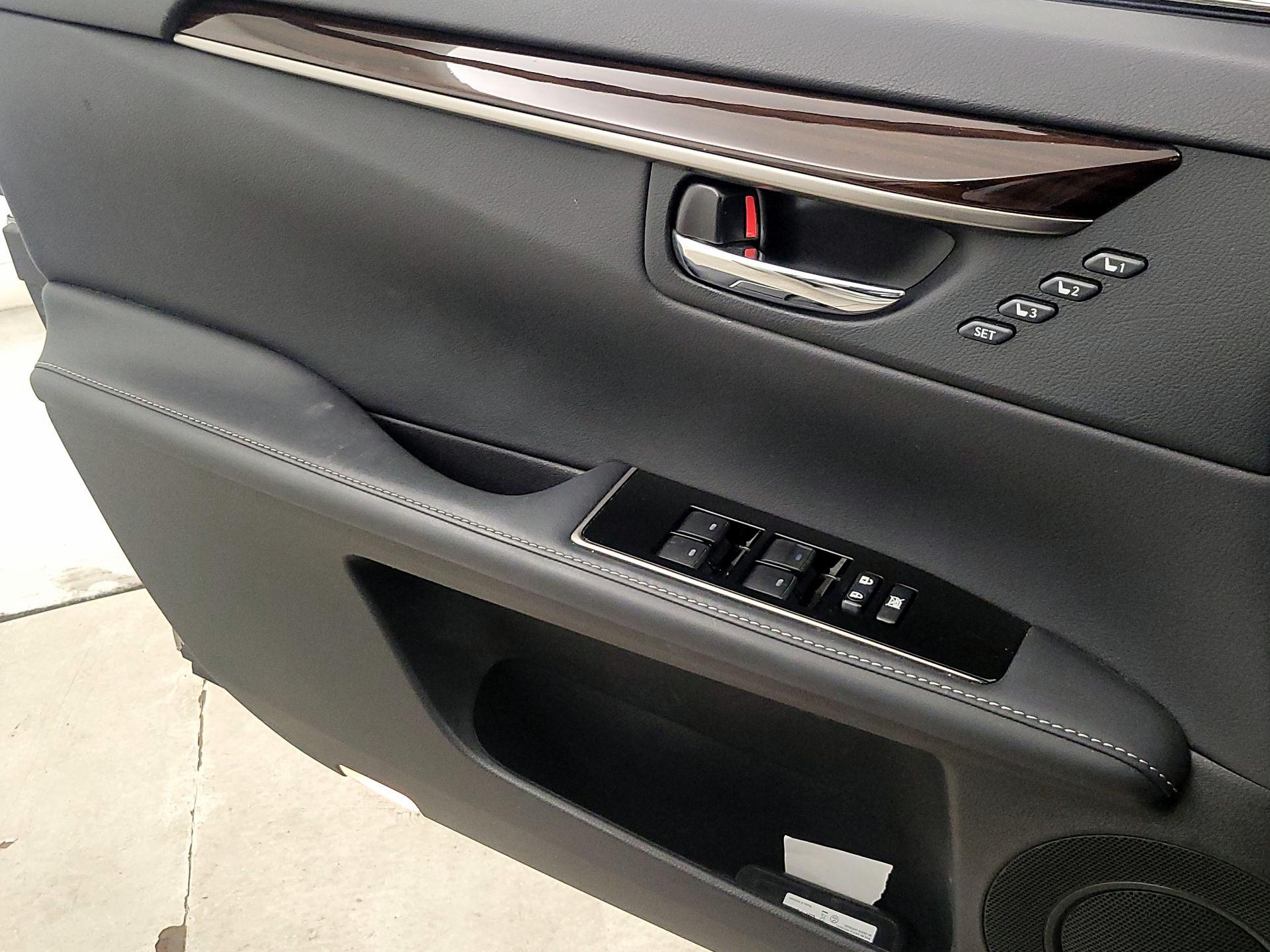 Thumbnail: 2016 Lexus ES - 12