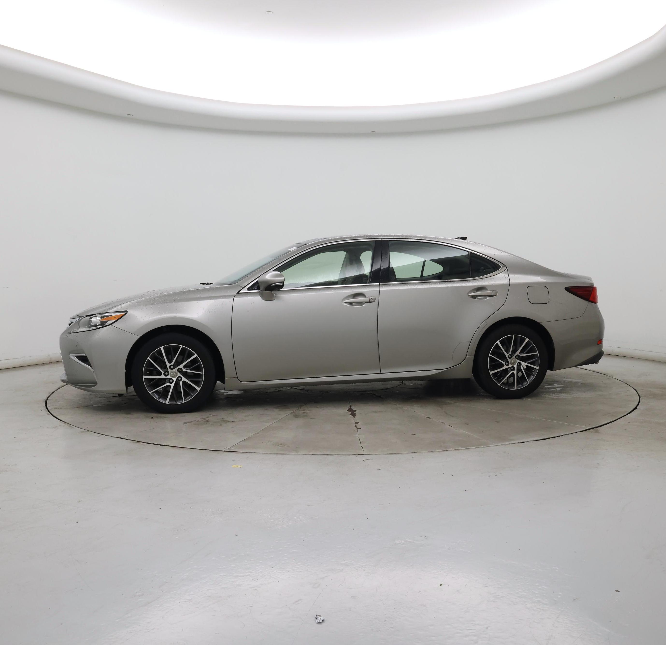 Thumbnail: 2016 Lexus ES - 3