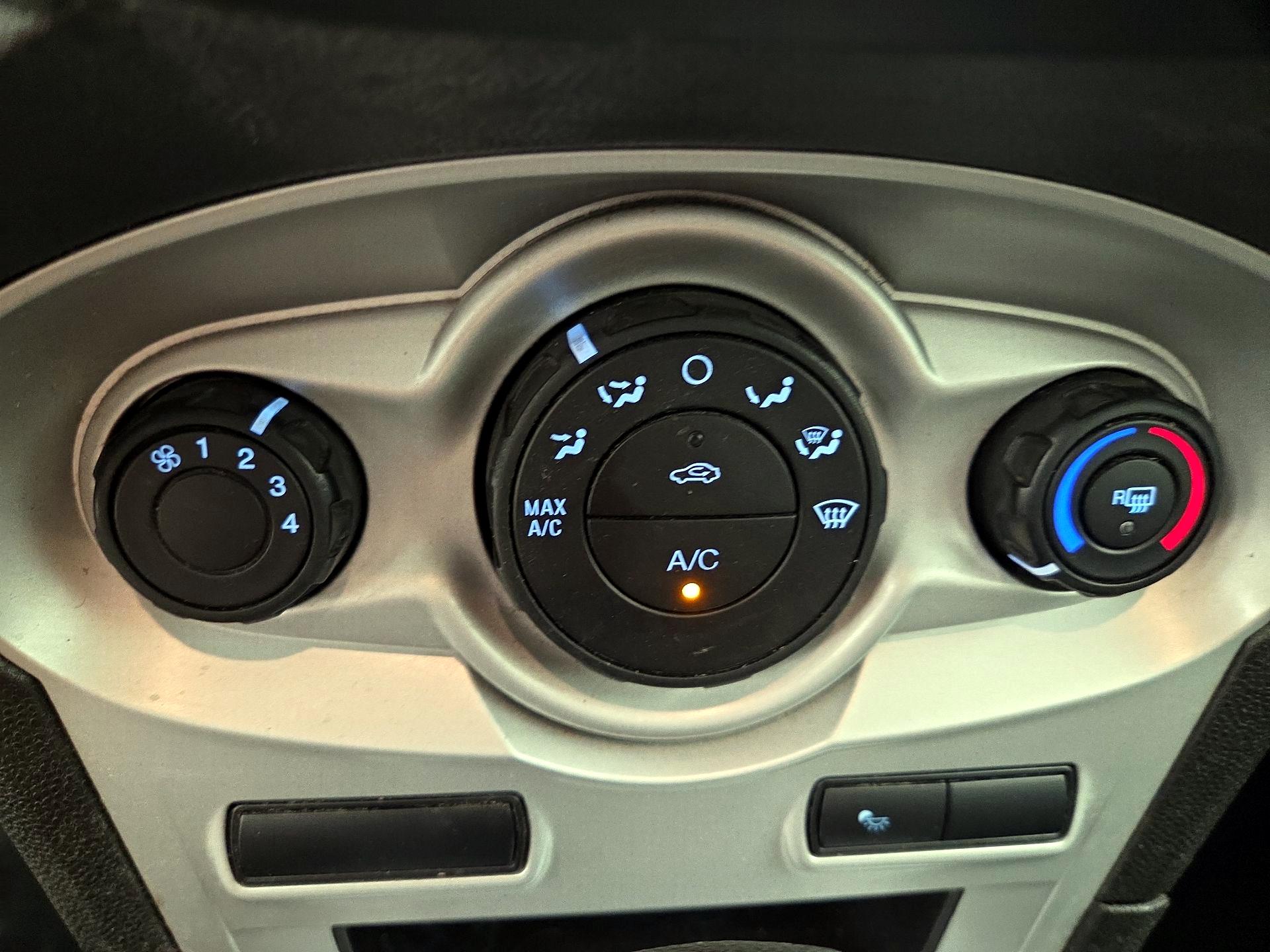 Thumbnail: 2016 Ford Fiesta - 15