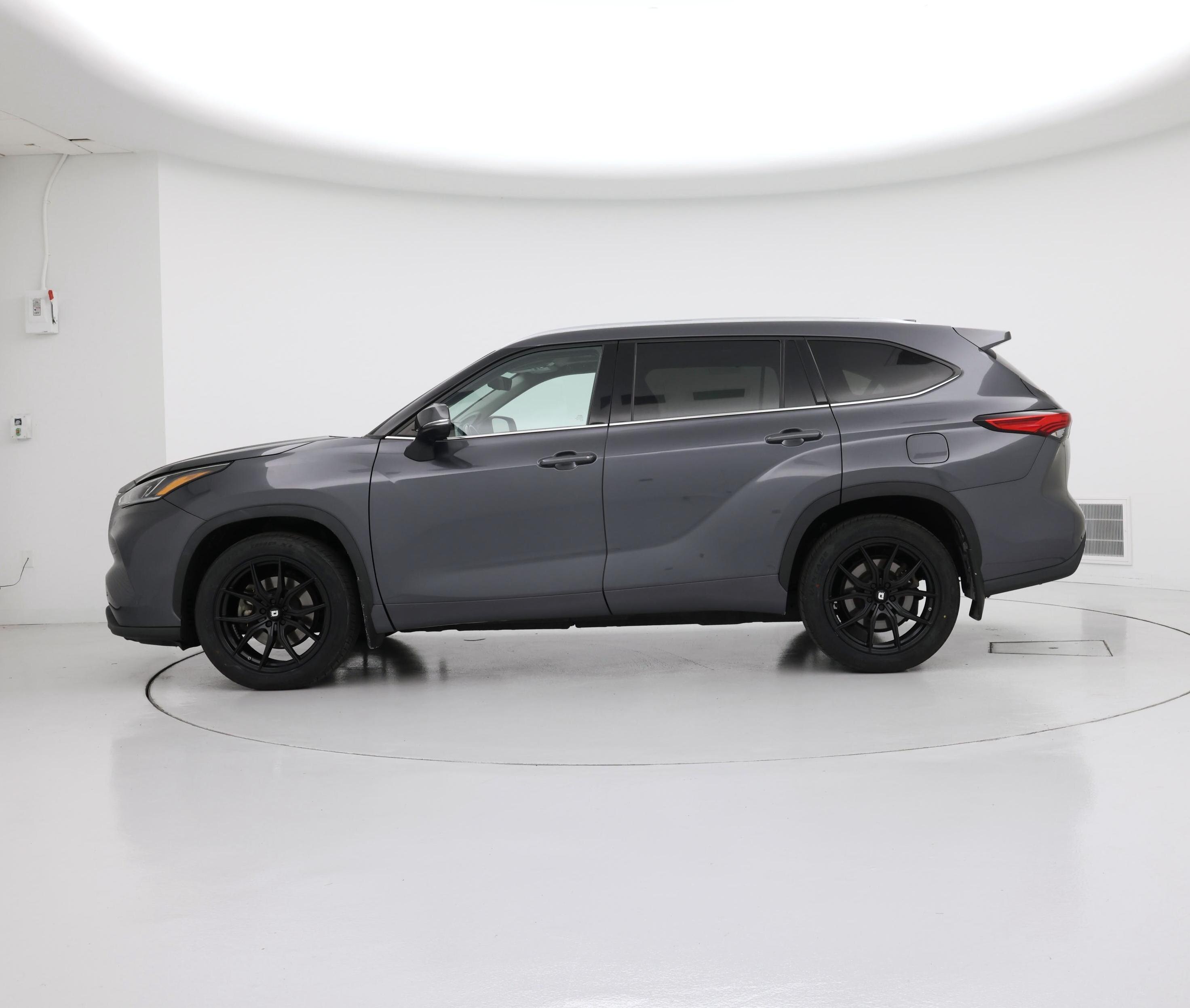 Thumbnail: 2021 Toyota Highlander - 3