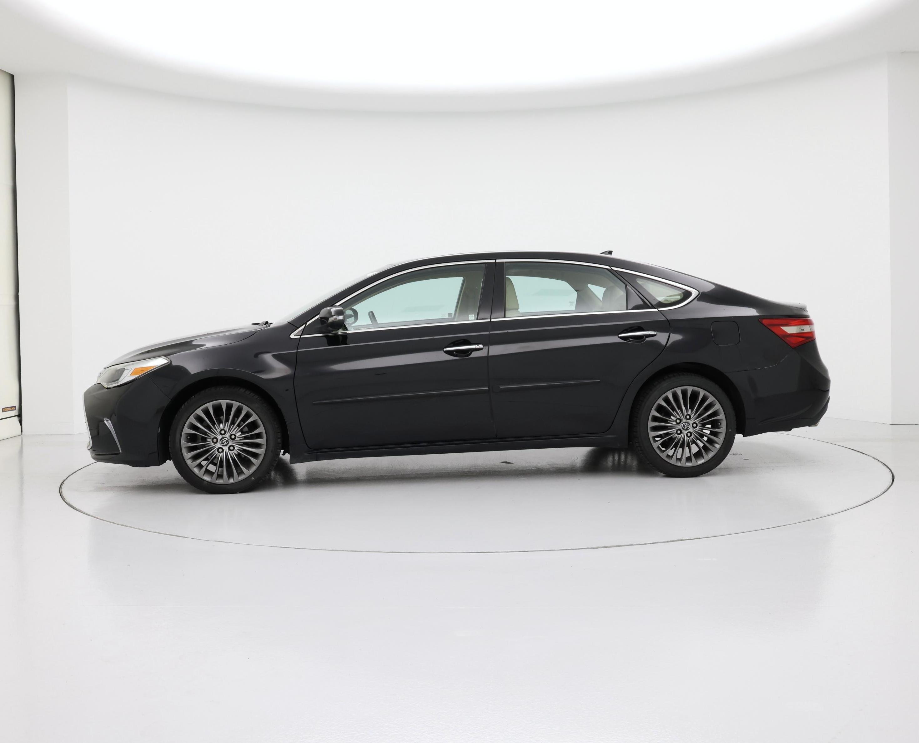 Thumbnail: 2017 Toyota Avalon - 3
