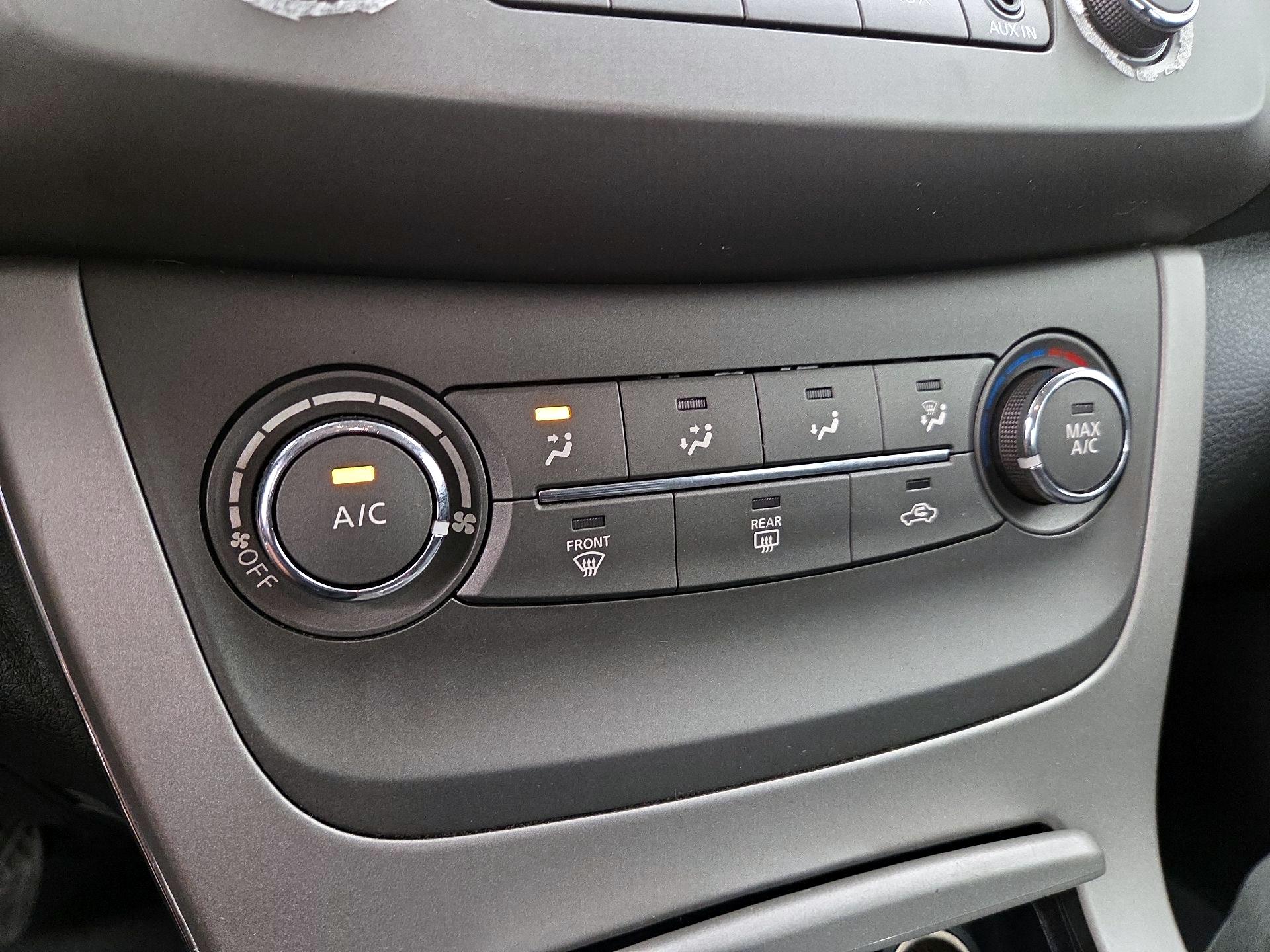 Thumbnail: 2014 Nissan Sentra - 15