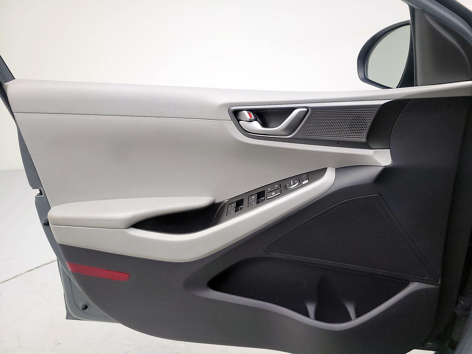 Thumbnail: 2020 Hyundai Ioniq - 12