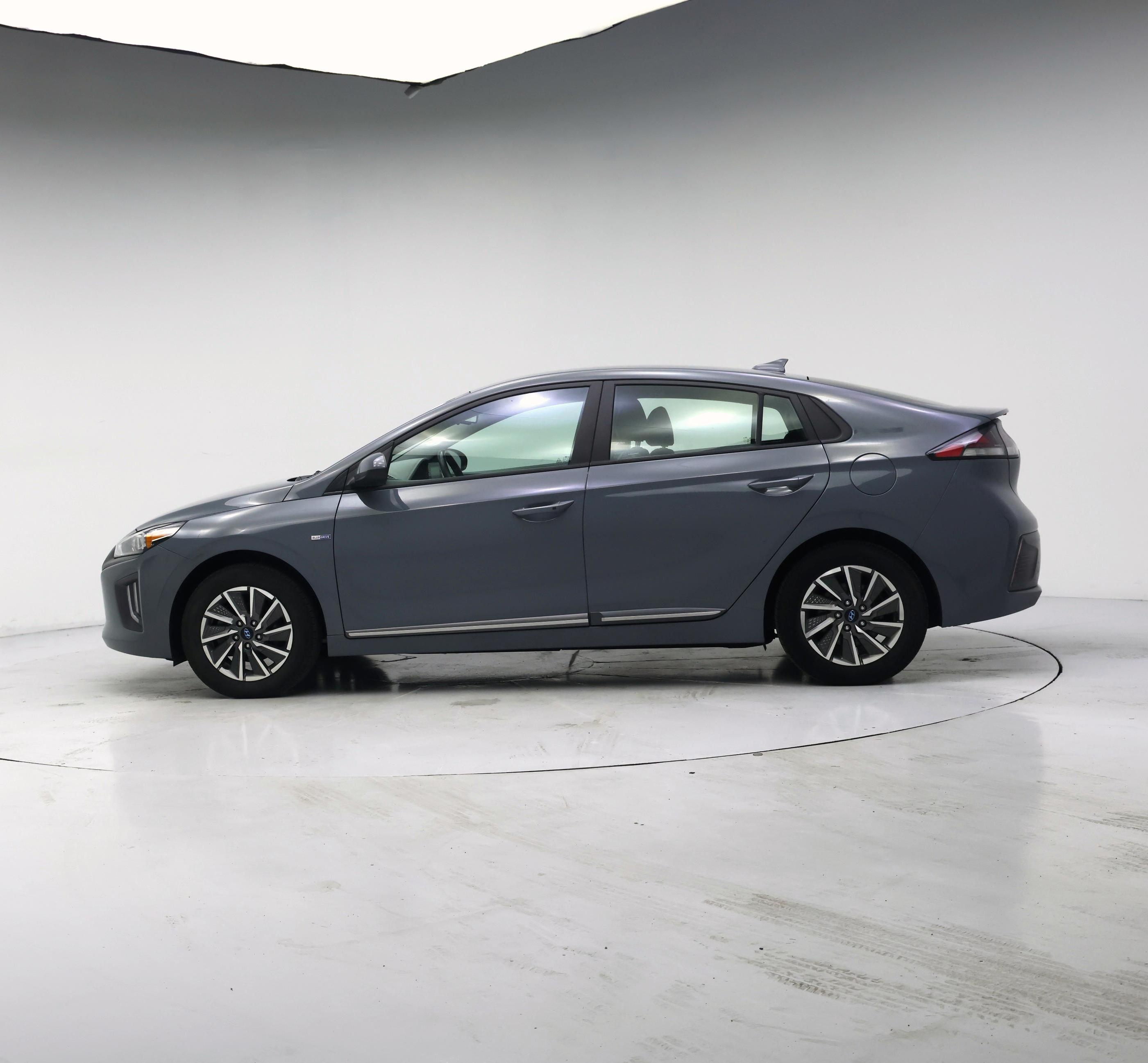 Thumbnail: 2020 Hyundai Ioniq - 3