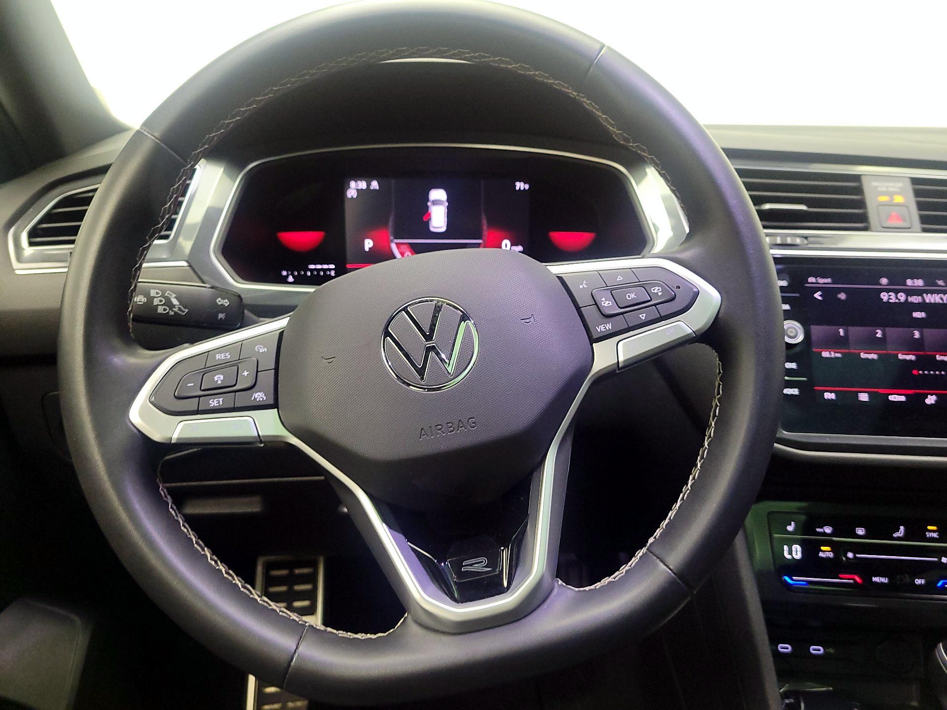 Thumbnail: 2023 Volkswagen Tiguan - 10
