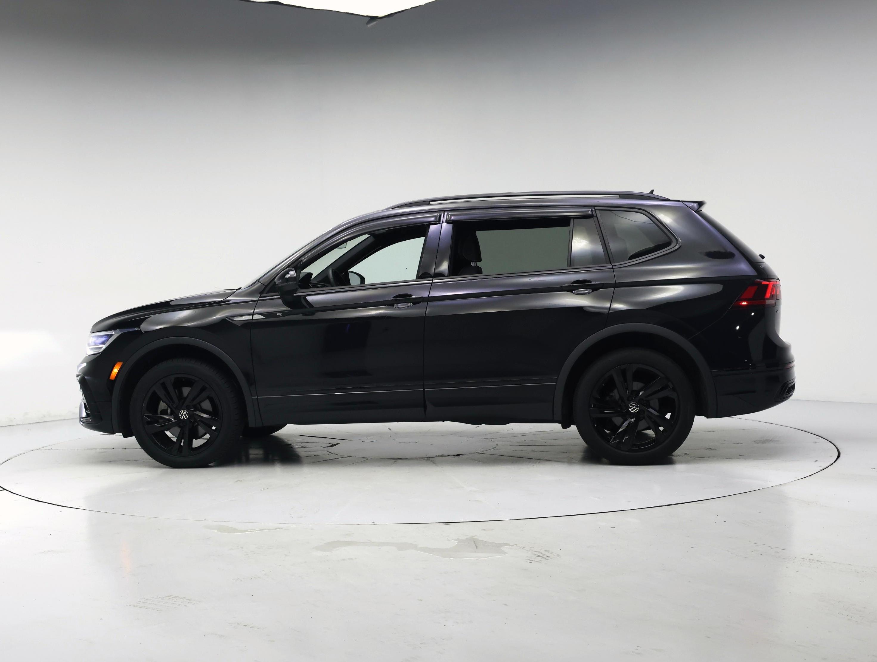 Thumbnail: 2023 Volkswagen Tiguan - 3