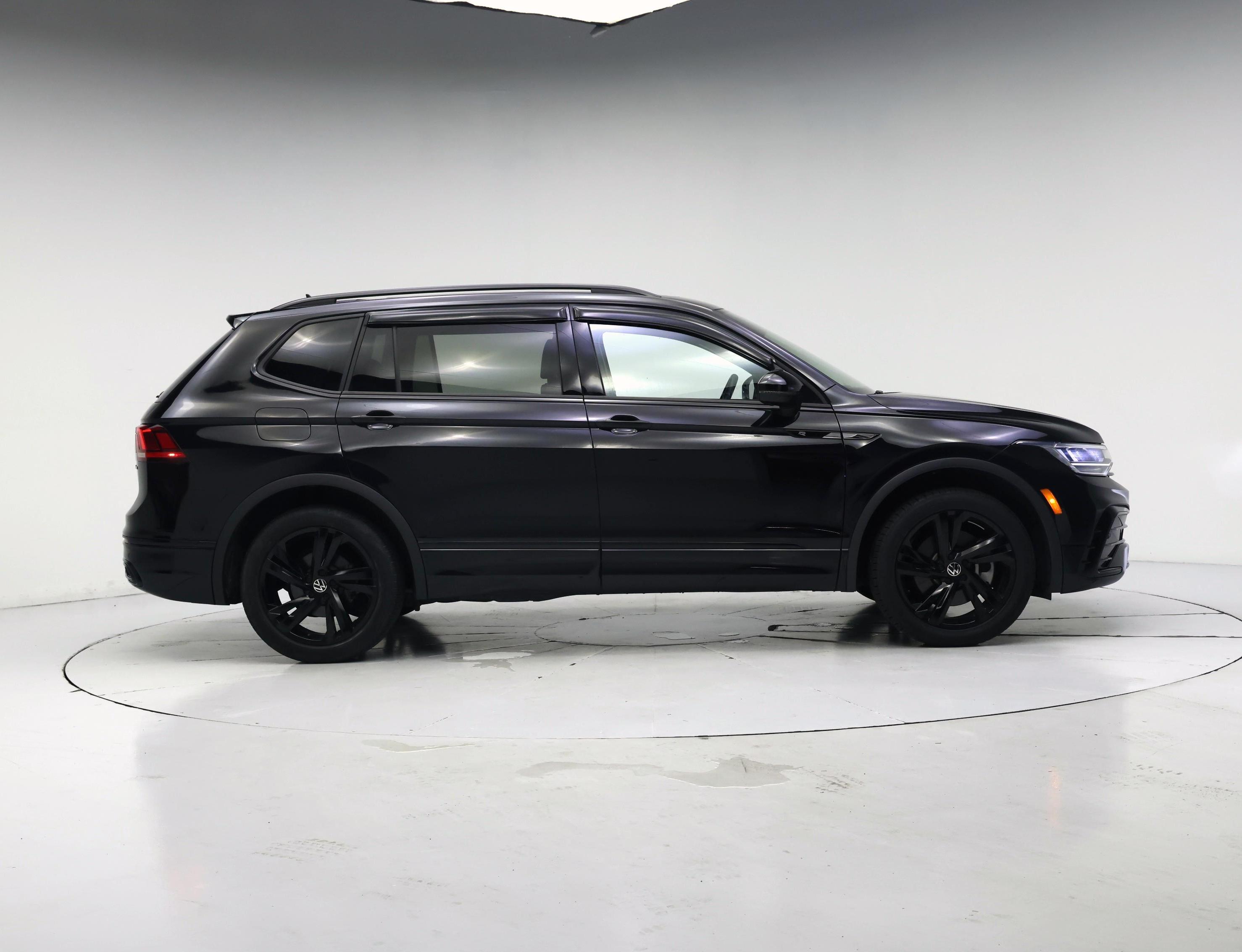 Thumbnail: 2023 Volkswagen Tiguan - 7