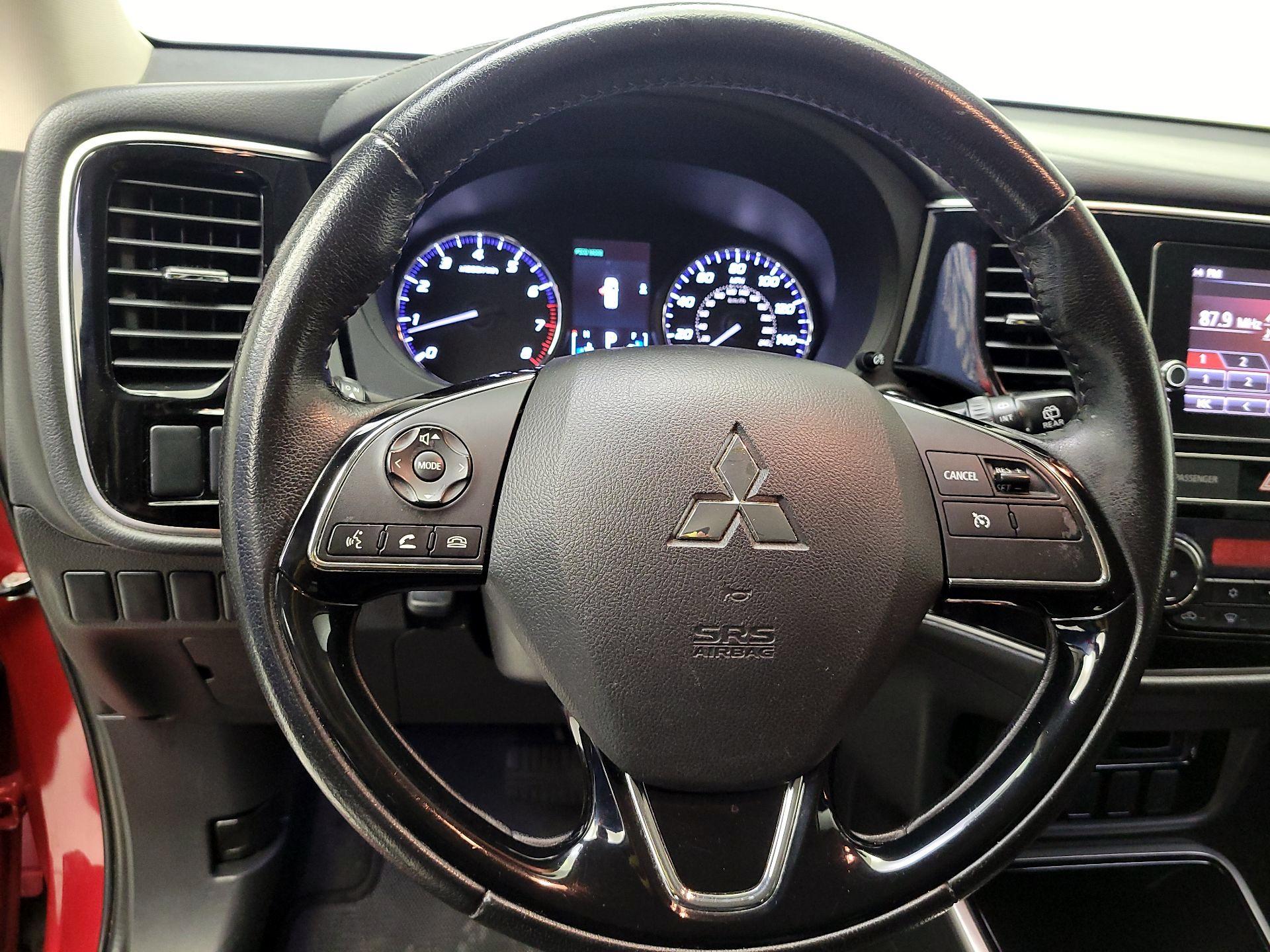 Thumbnail: 2019 Mitsubishi Outlander - 10