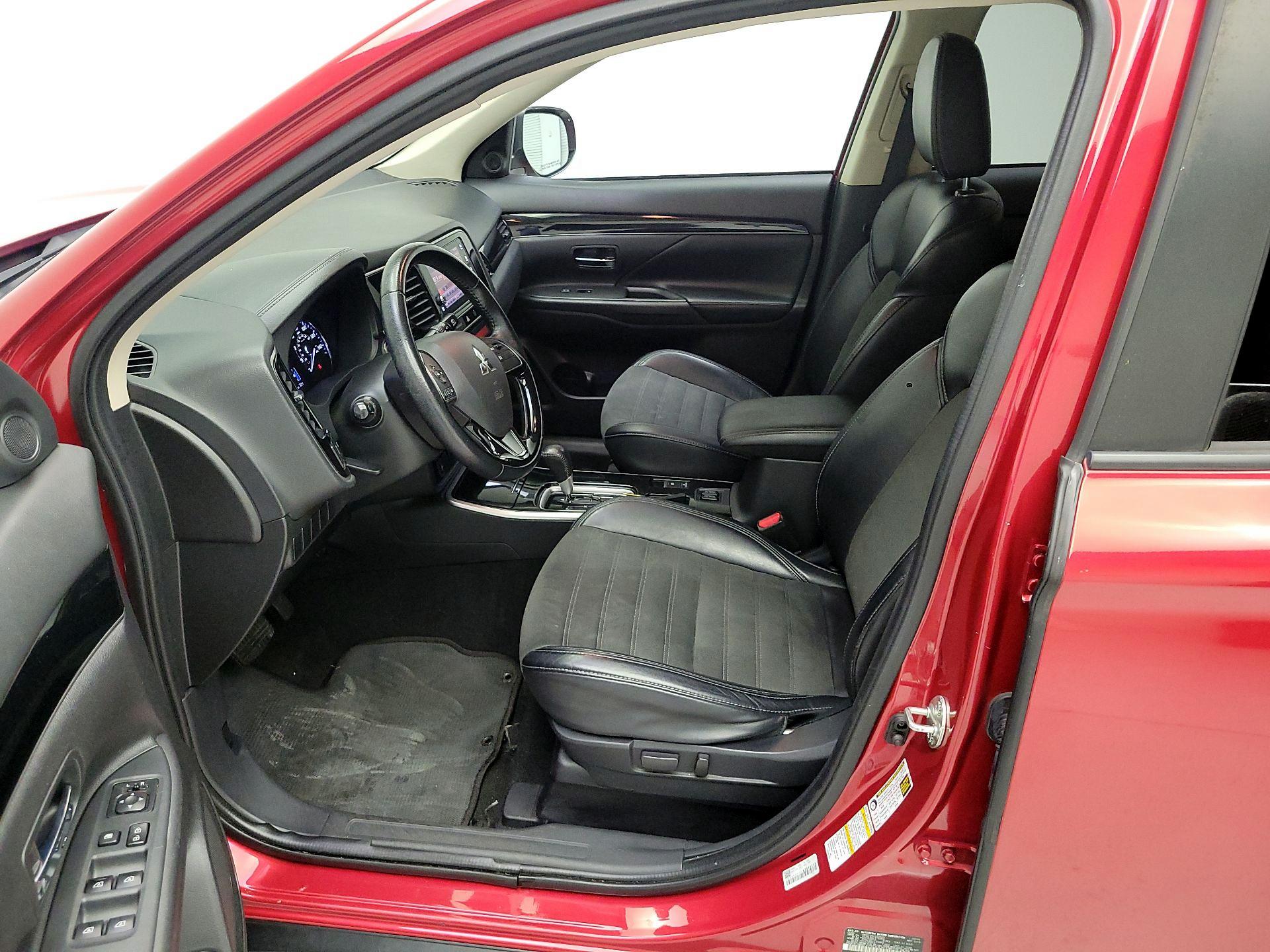 Thumbnail: 2019 Mitsubishi Outlander - 11