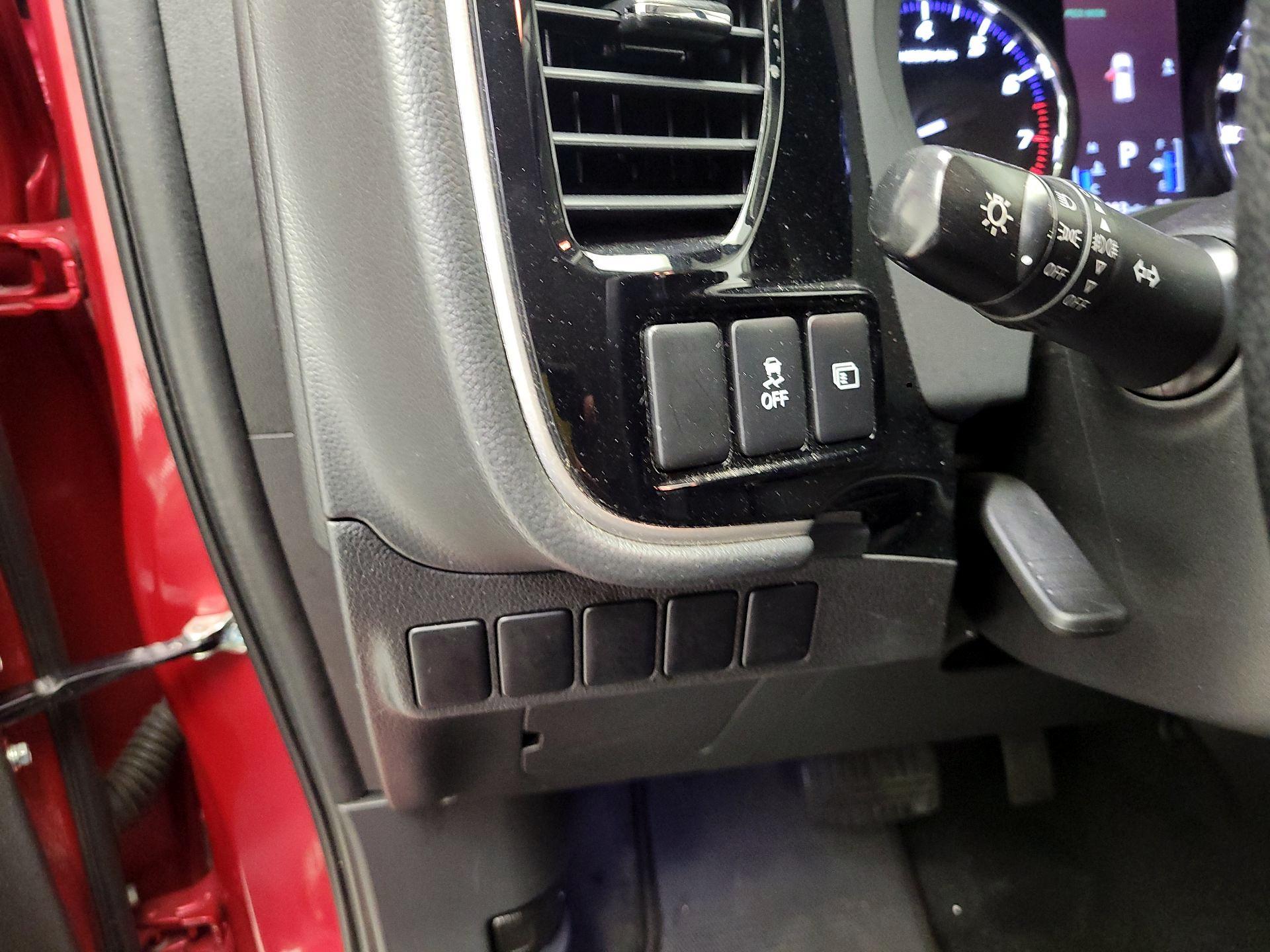 Thumbnail: 2019 Mitsubishi Outlander - 13