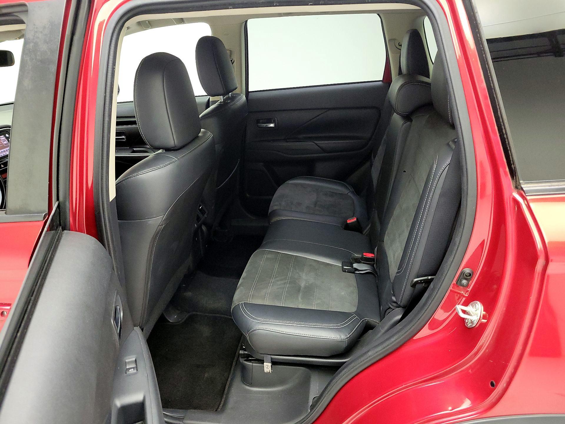 Thumbnail: 2019 Mitsubishi Outlander - 19