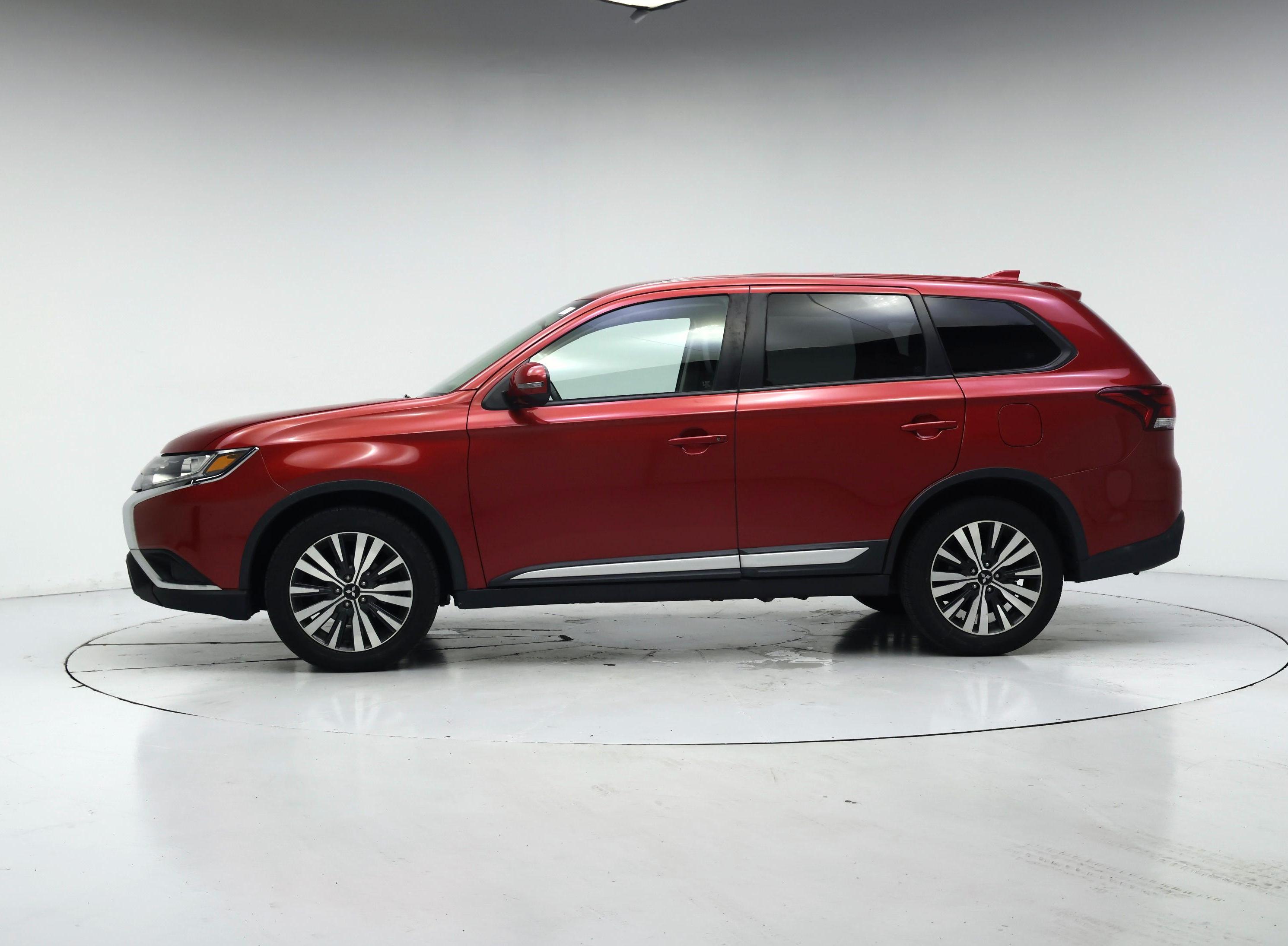Thumbnail: 2019 Mitsubishi Outlander - 3