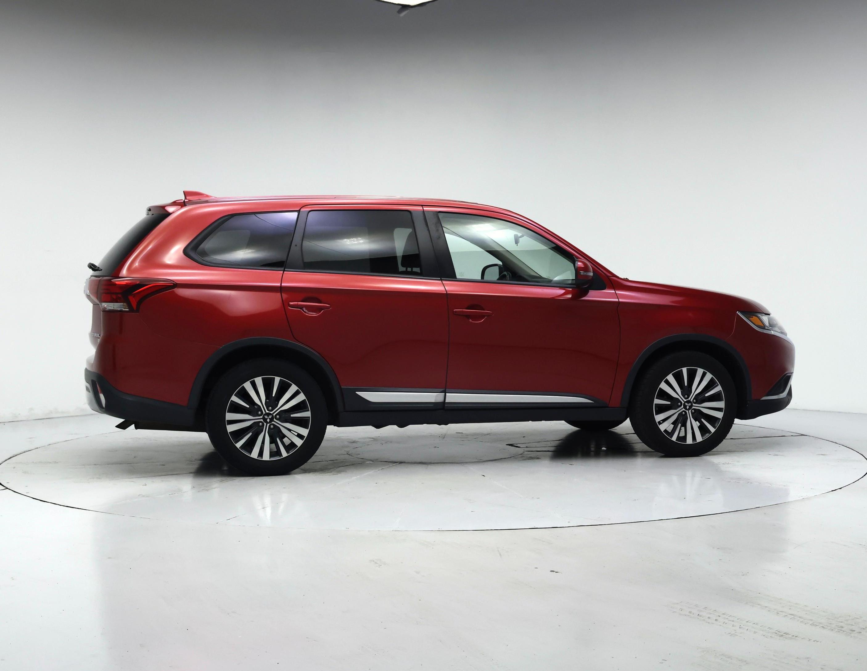 Thumbnail: 2019 Mitsubishi Outlander - 7