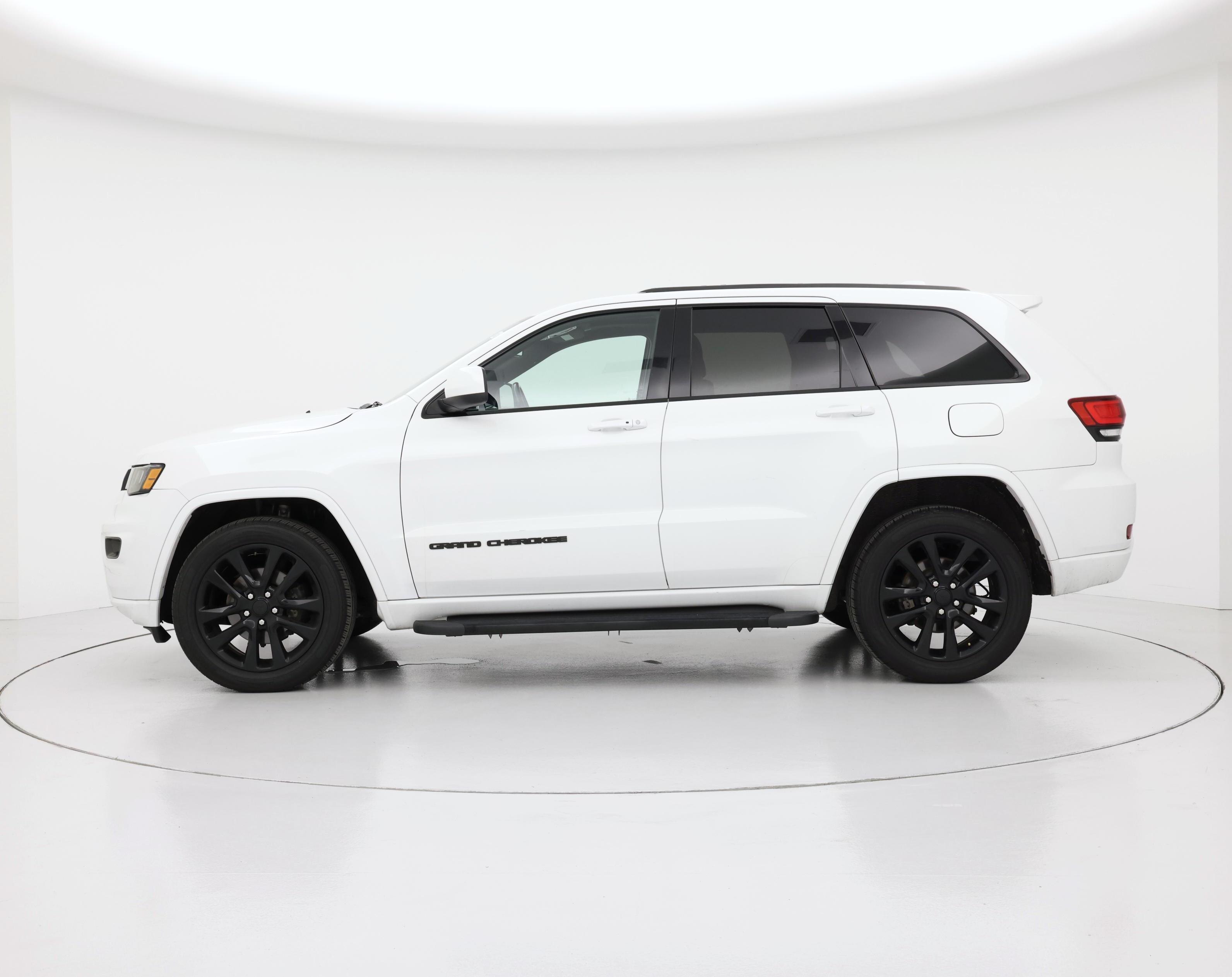 Thumbnail: 2018 Jeep Grand Cherokee - 3