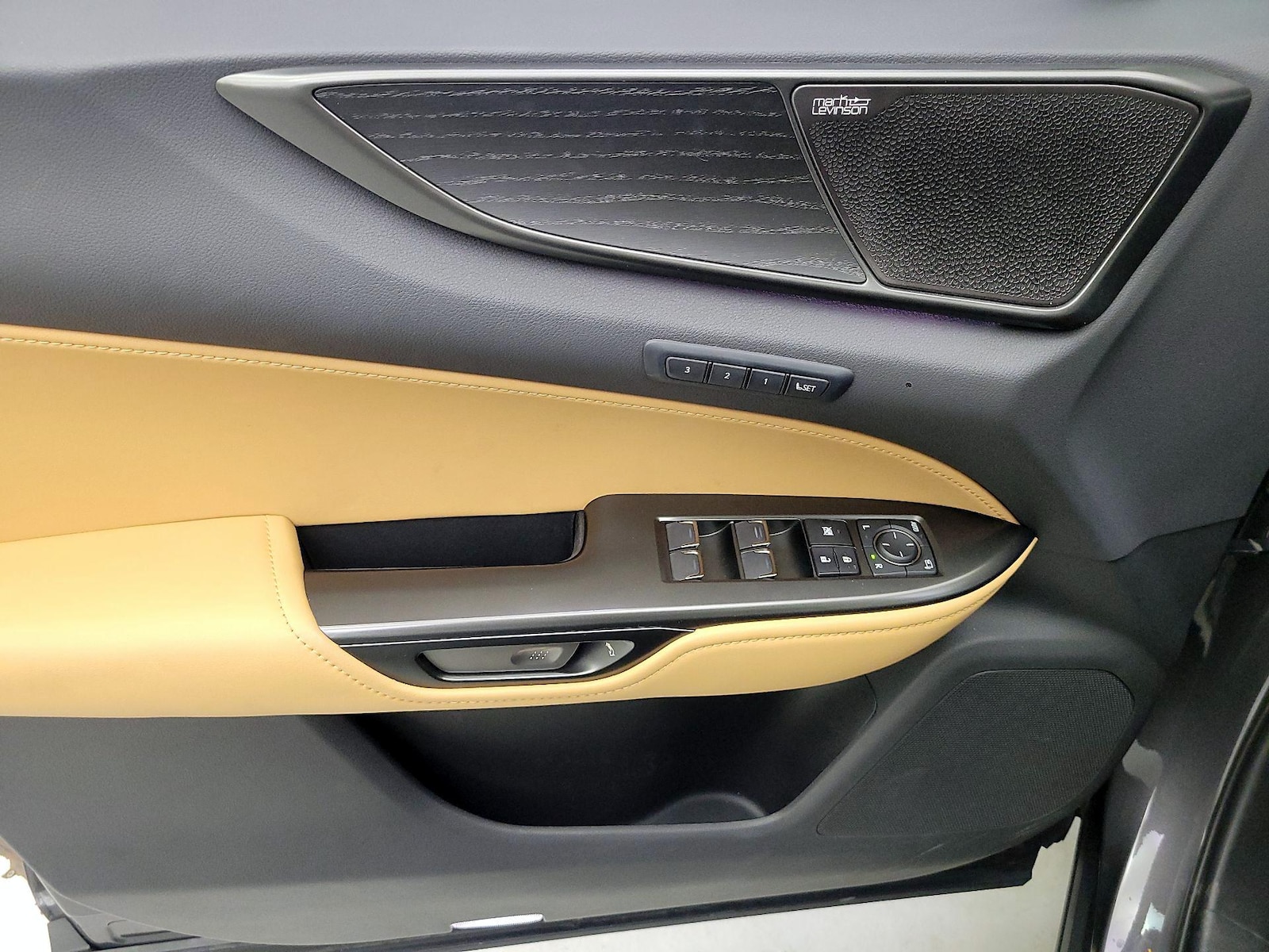 2025 Lexus NX Hybrid 350h - Photo 13