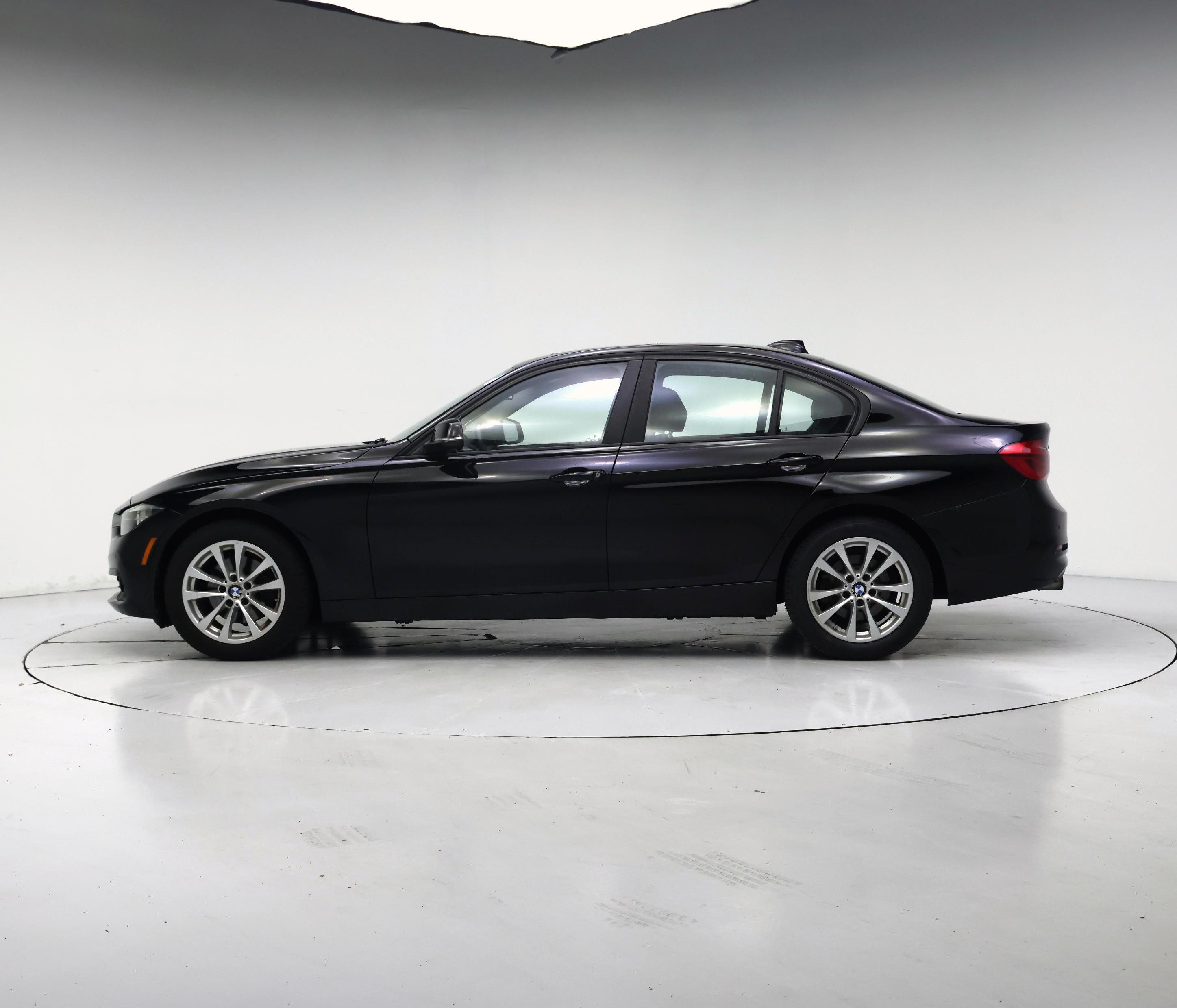 Thumbnail: 2017 BMW 3 Series - 3