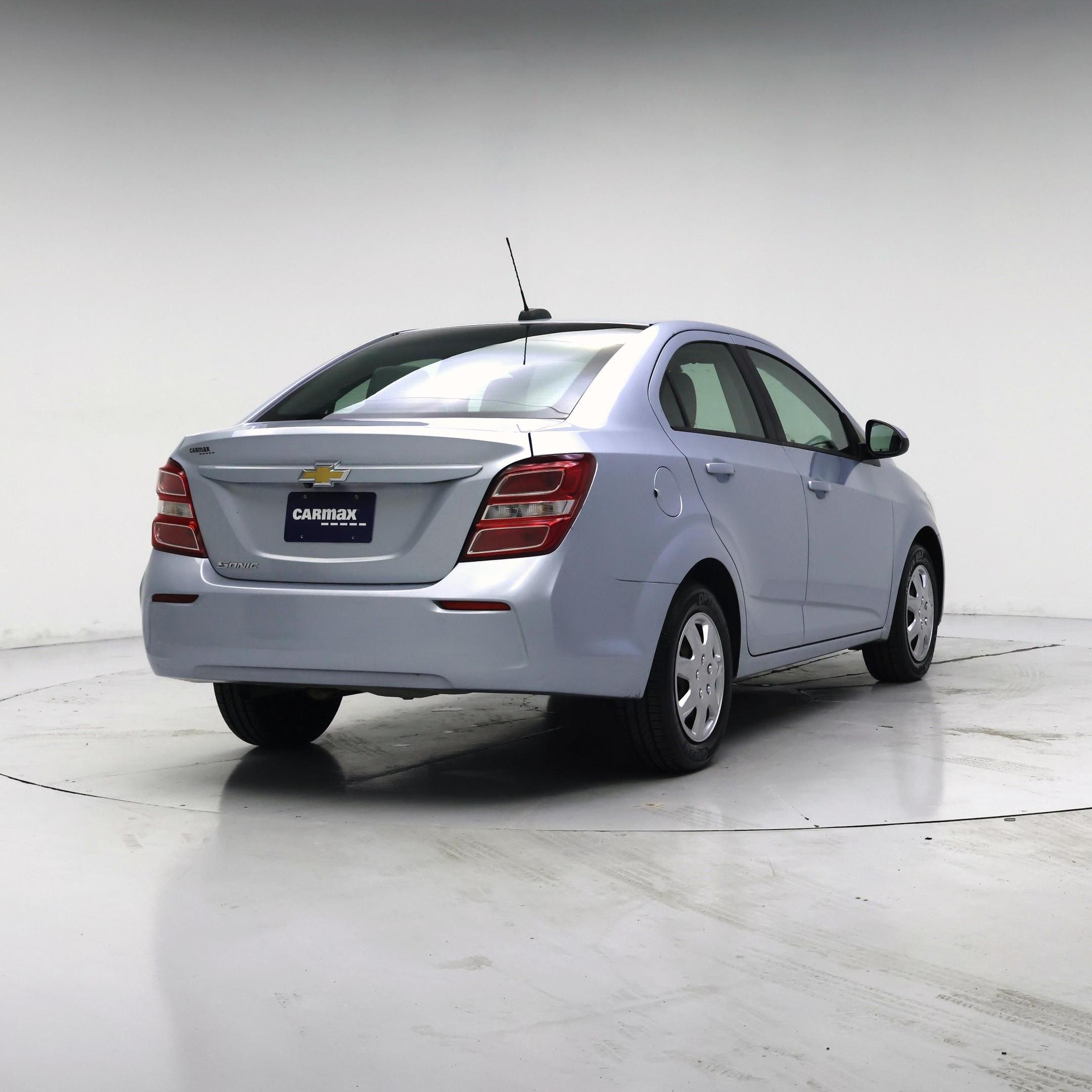 Thumbnail: 2017 Chevrolet Sonic - 8