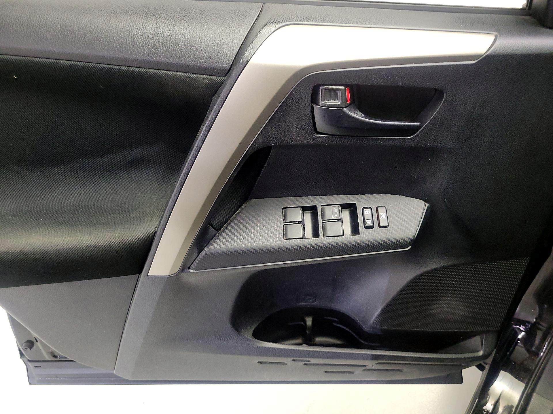 Thumbnail: 2014 Toyota RAV4 - 12
