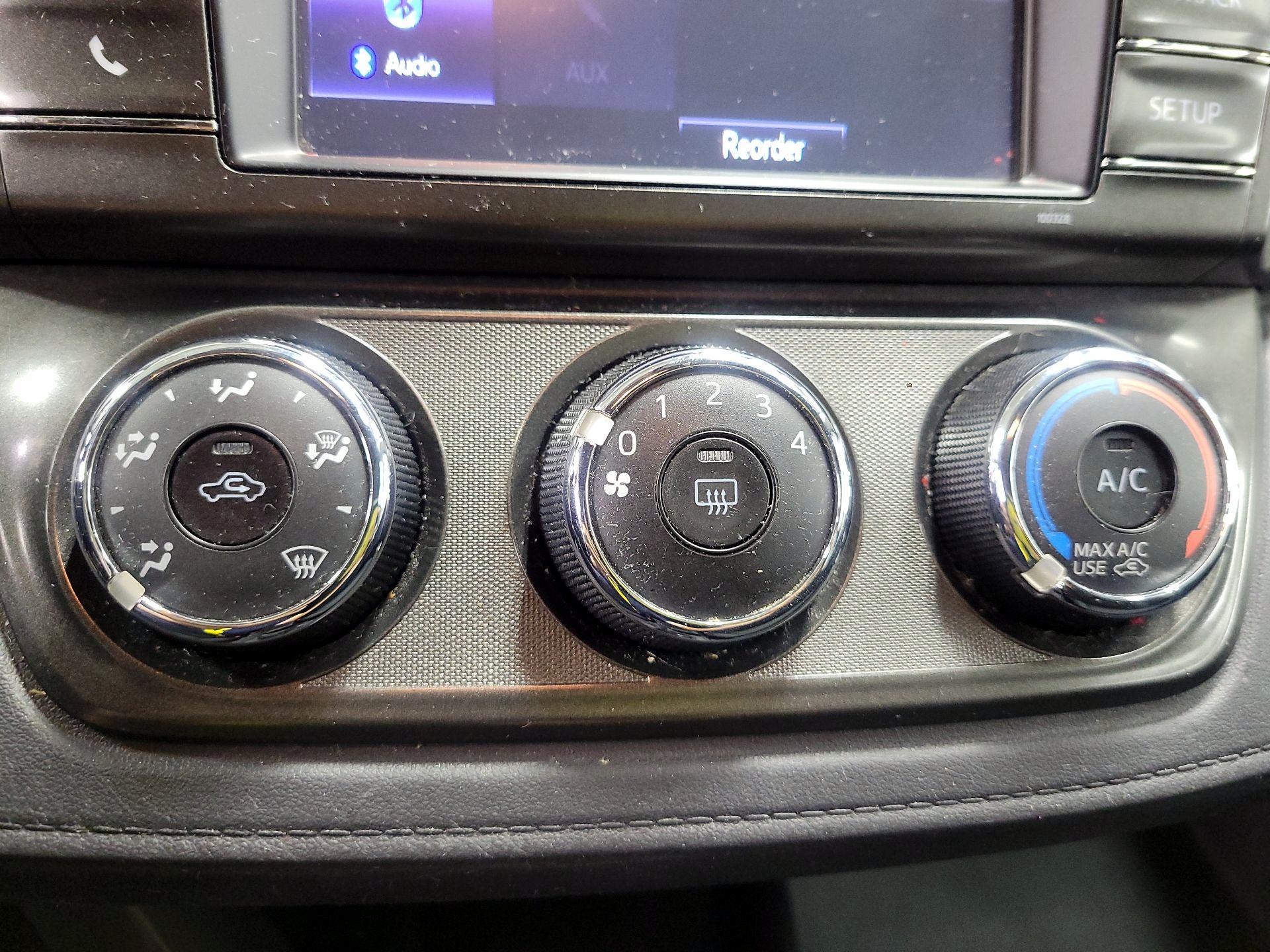 Thumbnail: 2014 Toyota RAV4 - 16